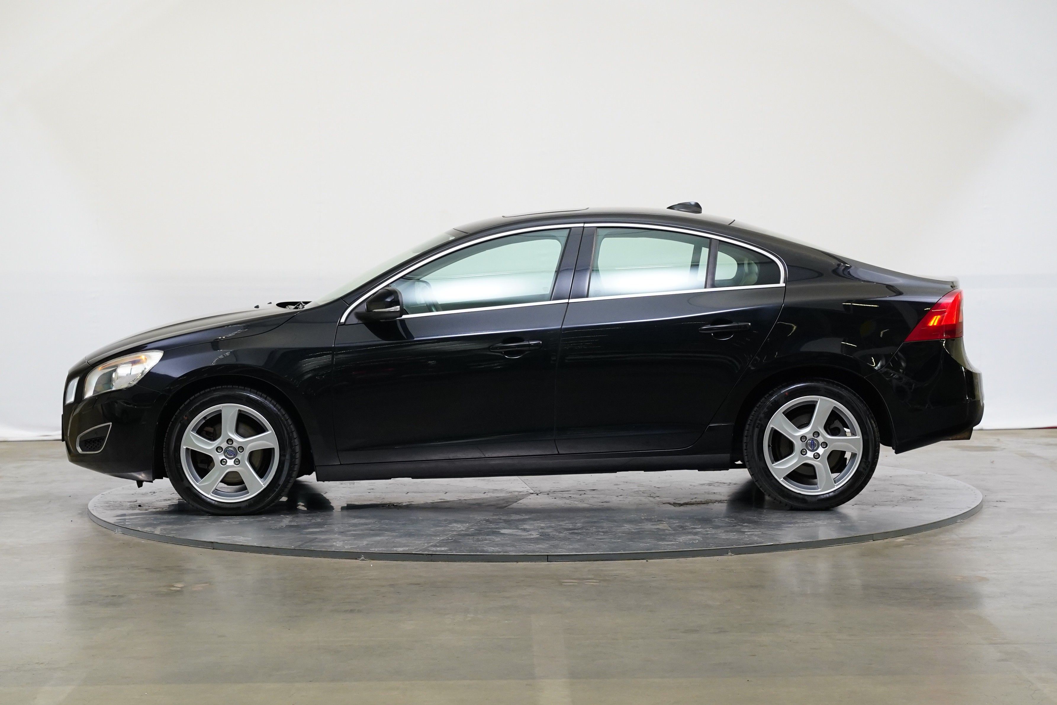 Volvo S60, S60 D3 120kW SUMMUM - fotka 3