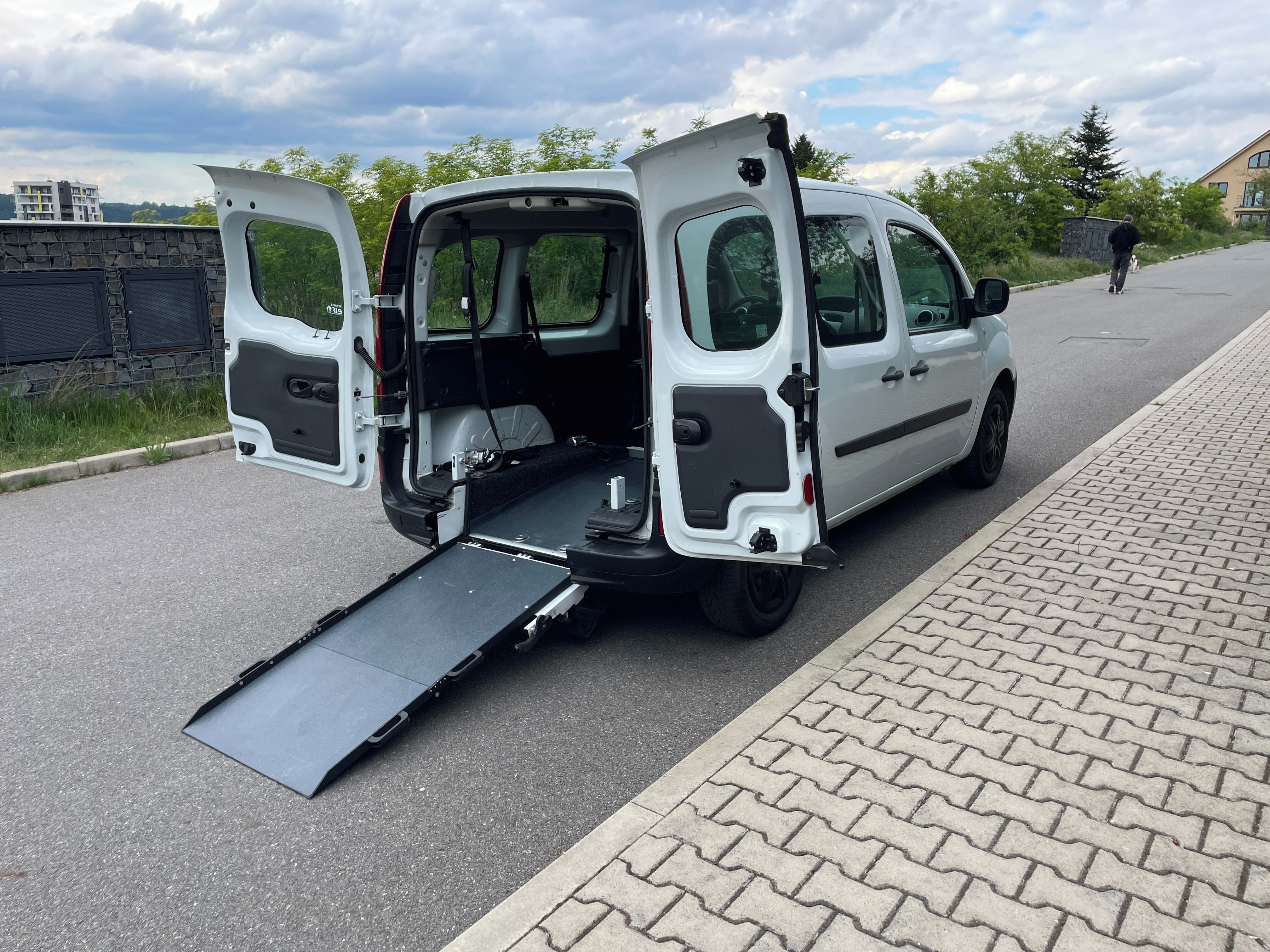 Renault Kangoo, pro převoz vozíčkáře - fotka 2