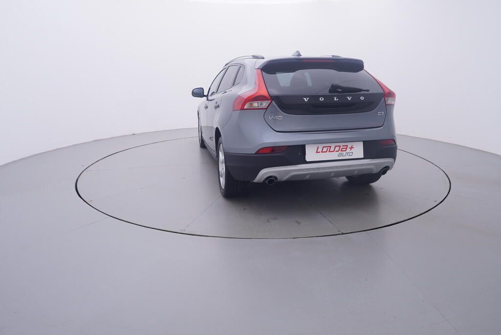 Volvo V40, Momentum 2.0 D3 110 kW - fotka 4