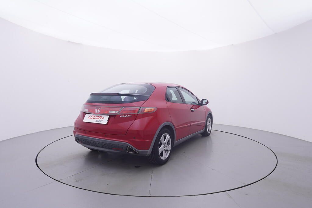 Honda Civic, 1.8 V-TEC 103 kW - fotka 5