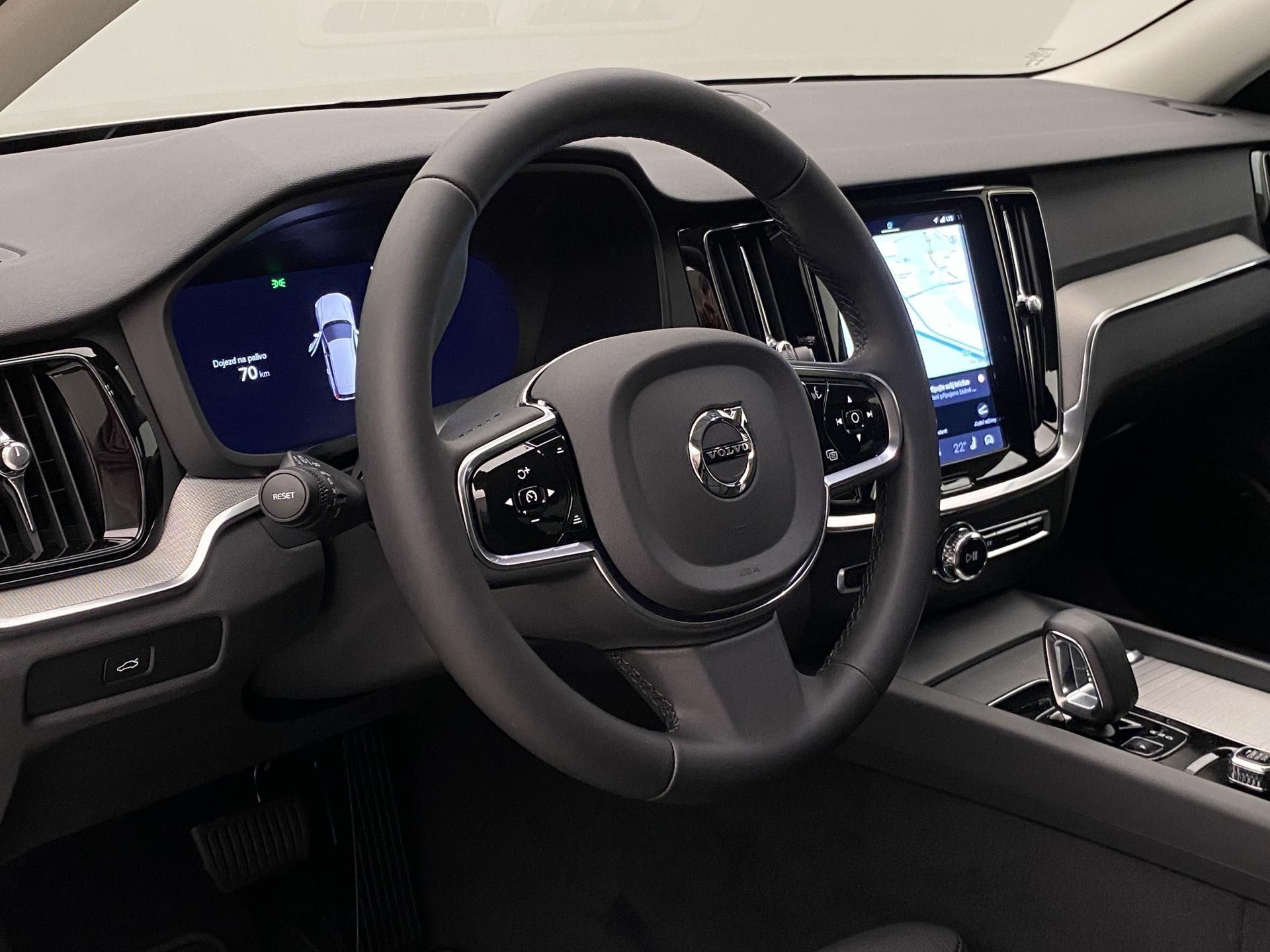Volvo V60, B4 AUT DARK PLUS - fotka 4