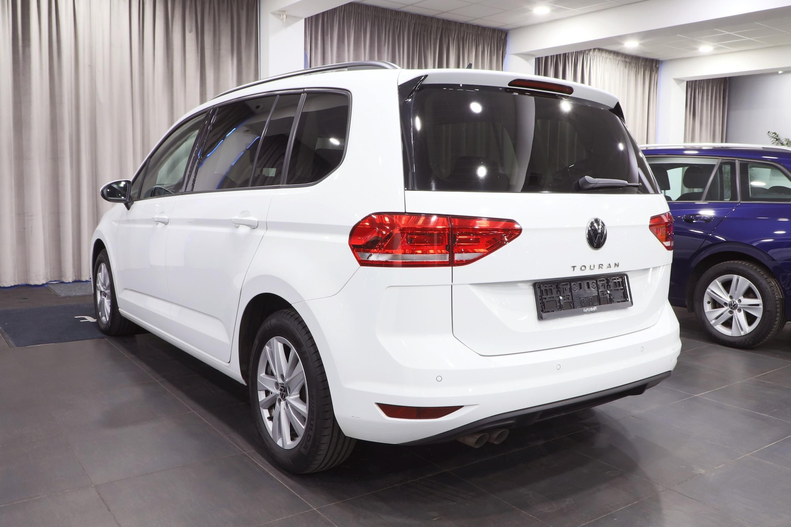 Volkswagen Touran, 2.0 TDI 110kW DSG / 2x sada AL - fotka 4