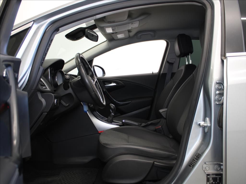 Opel Astra, 1,6 CDTi 81kW Cosmo ČR - fotka 6