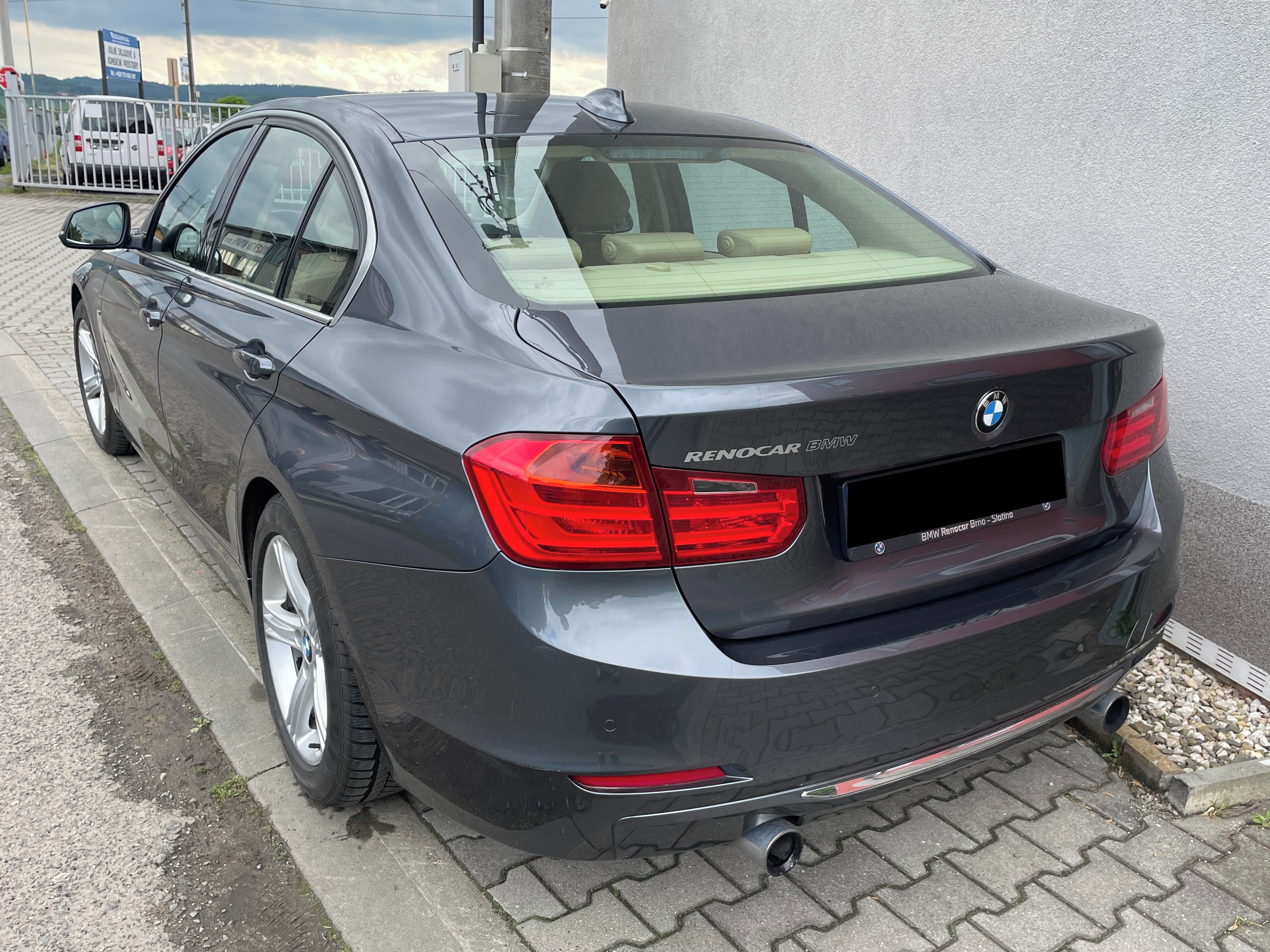 BMW Řada 3, 335i xDrive Luxury Line - fotka 4