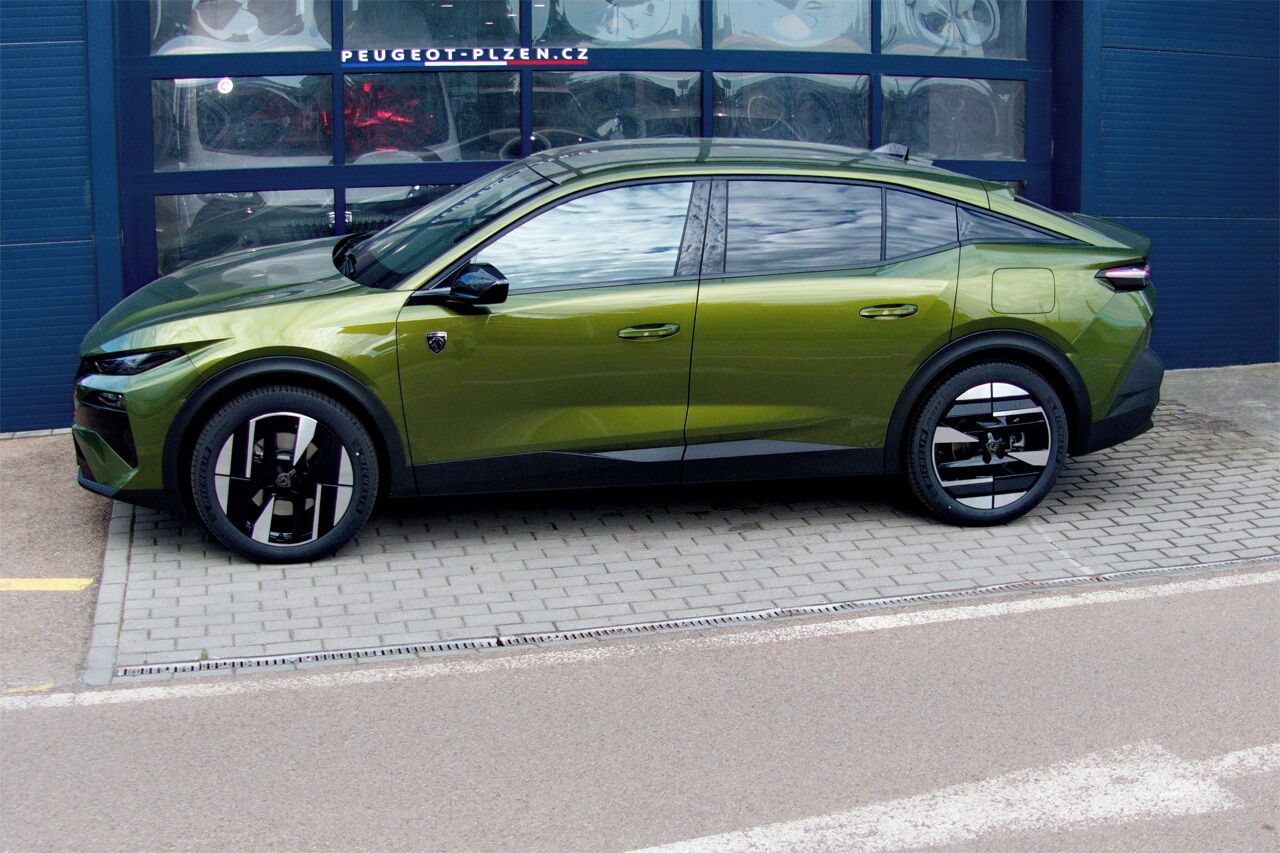 Peugeot 408, GT Plug-in HYBRID 240 e-DCS7 - fotka 3