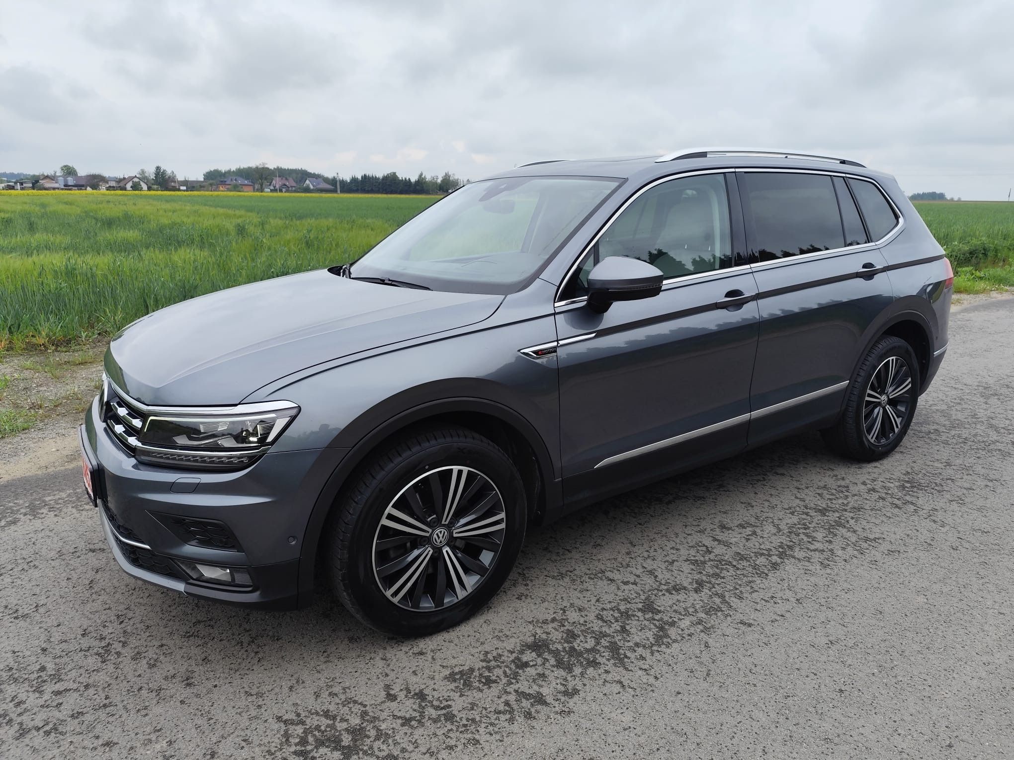 Volkswagen Tiguan Allspace, Plna vybava  7 mist dsg 4x4 - fotka 2