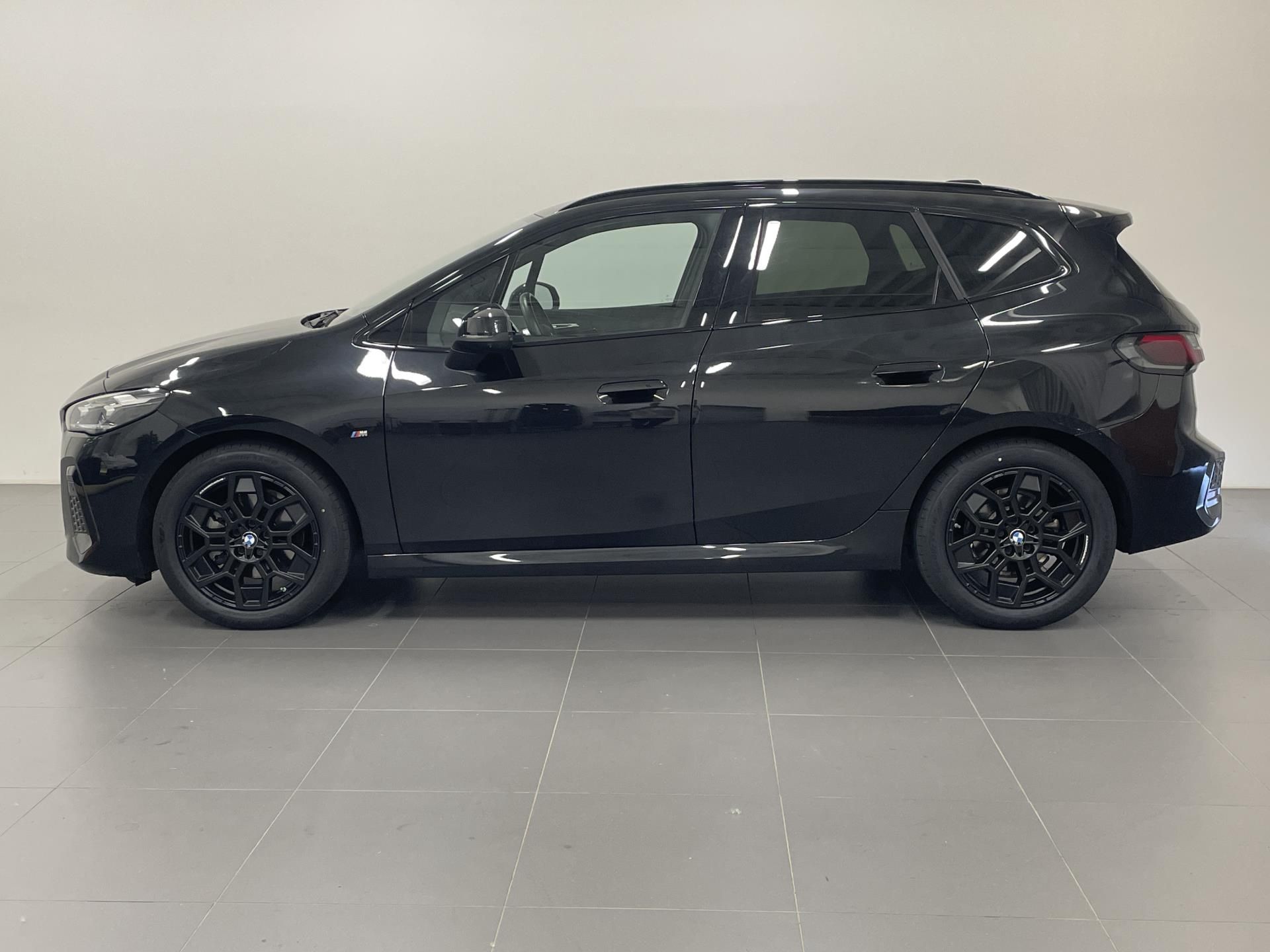 BMW Řada 2, 218i ActiveTourer Tažné Harman - fotka 3