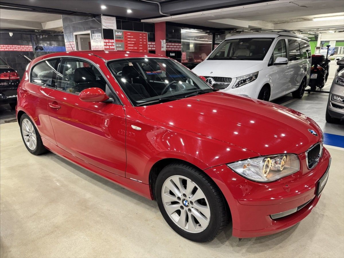 BMW Řada 1, 2,0 118i  SPORT - fotka 6