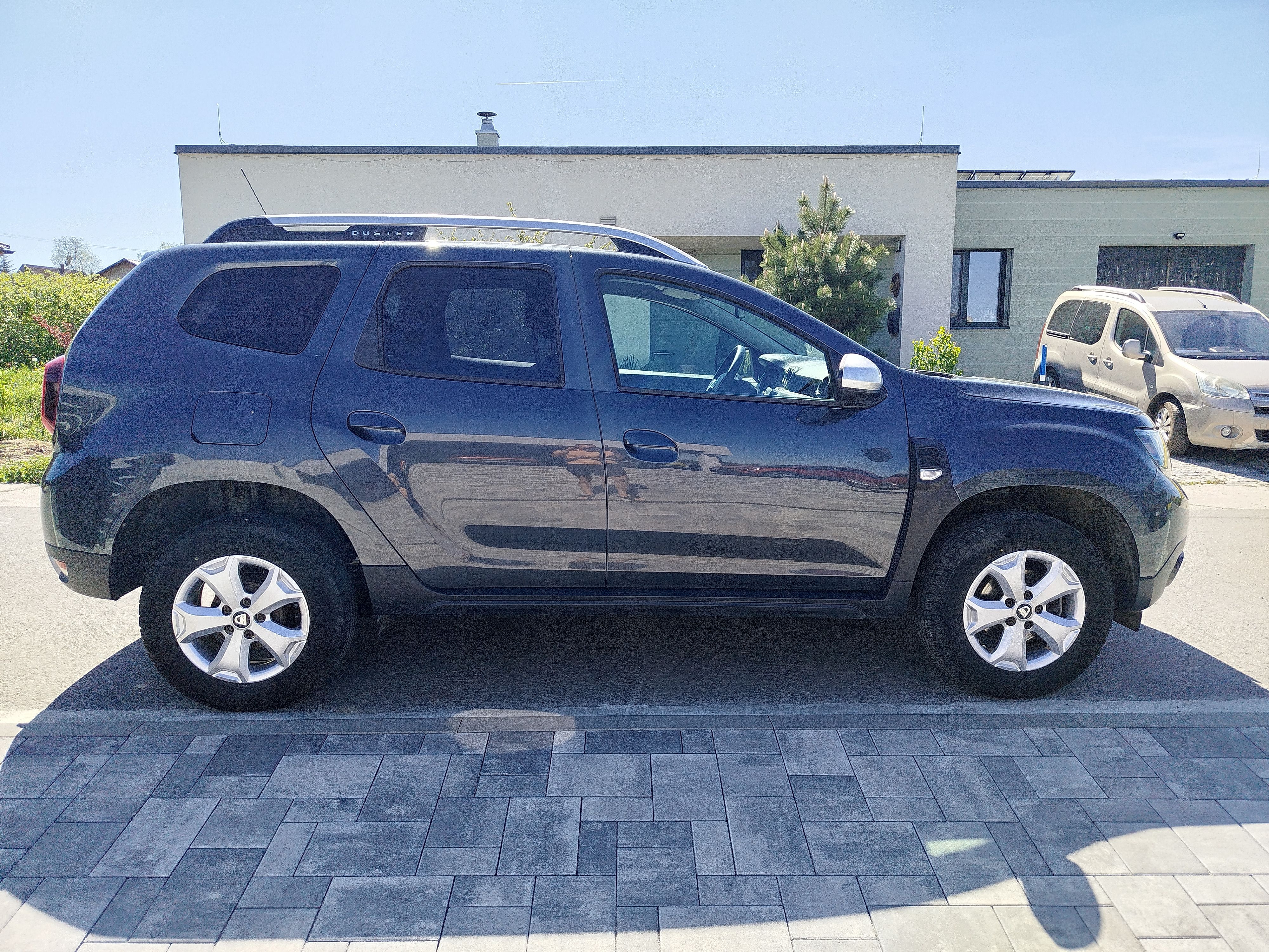 Dacia Duster, Nové v ČR, 1 Maj. Nová  STK - fotka 4