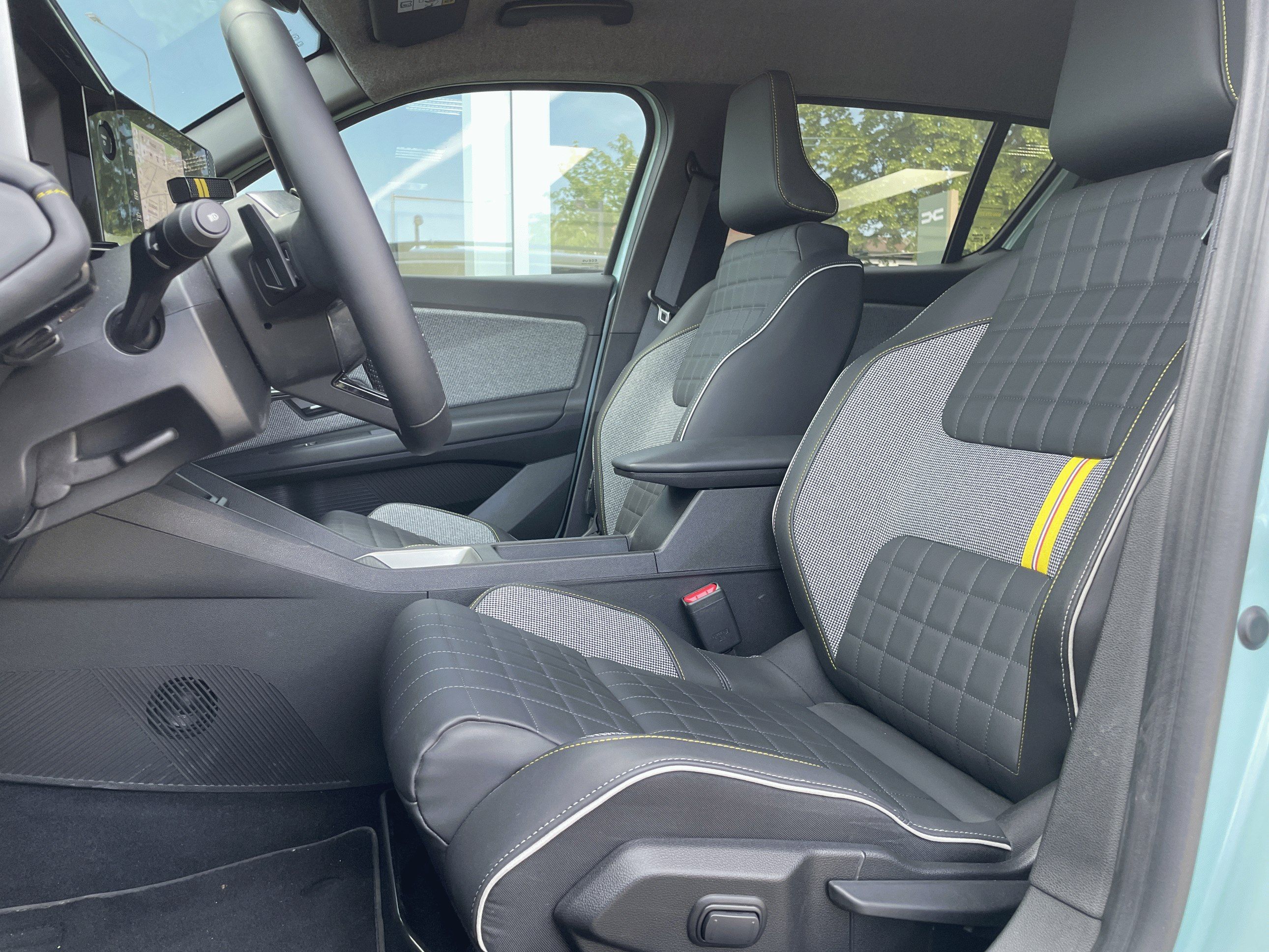 Renault R4, E-Tech 52 kWh Iconic 150k - fotka 5