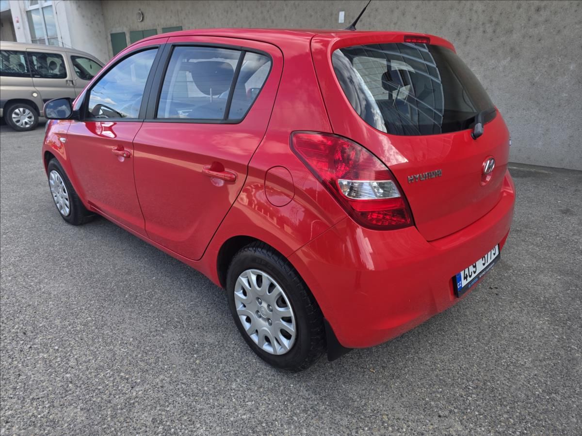 Hyundai i20, 1,3 1.3i KLIMA 1.MAJITEL NOVÉ - fotka 4