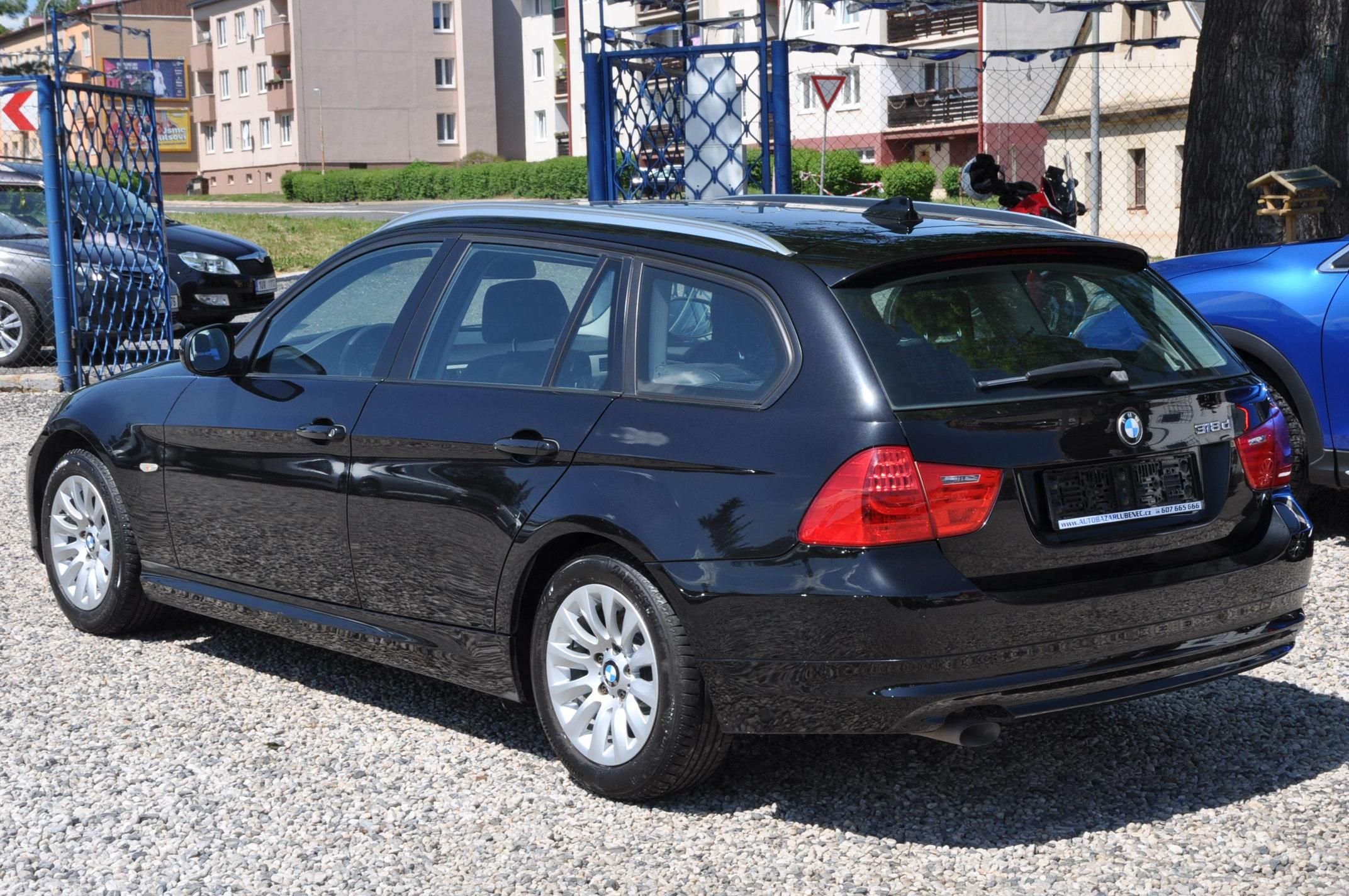 BMW Řada 3, 318d 105kW KOMBI - fotka 4