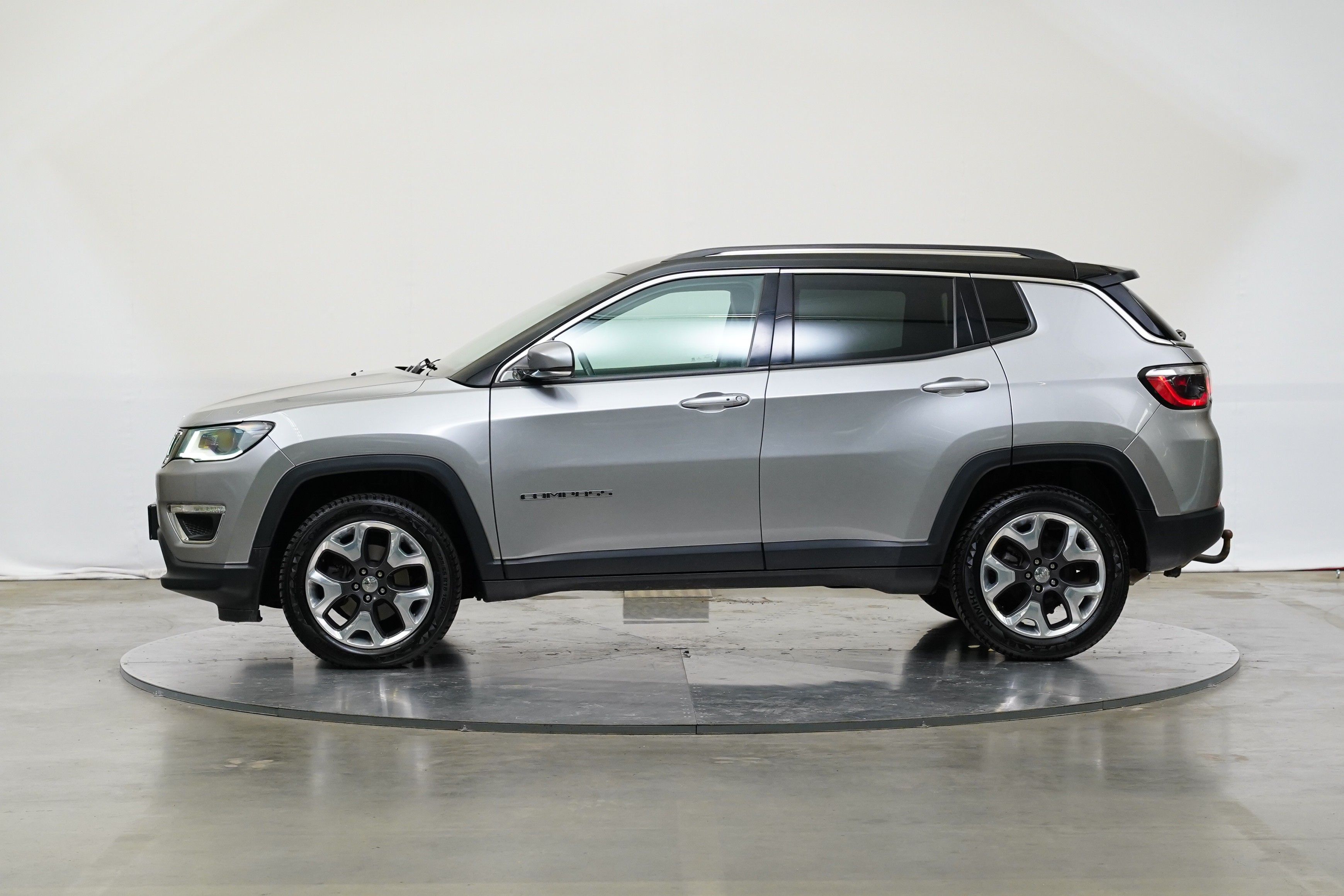 Jeep Compass, 2.0 M-Jet 103 kW 4WD Limited - fotka 3