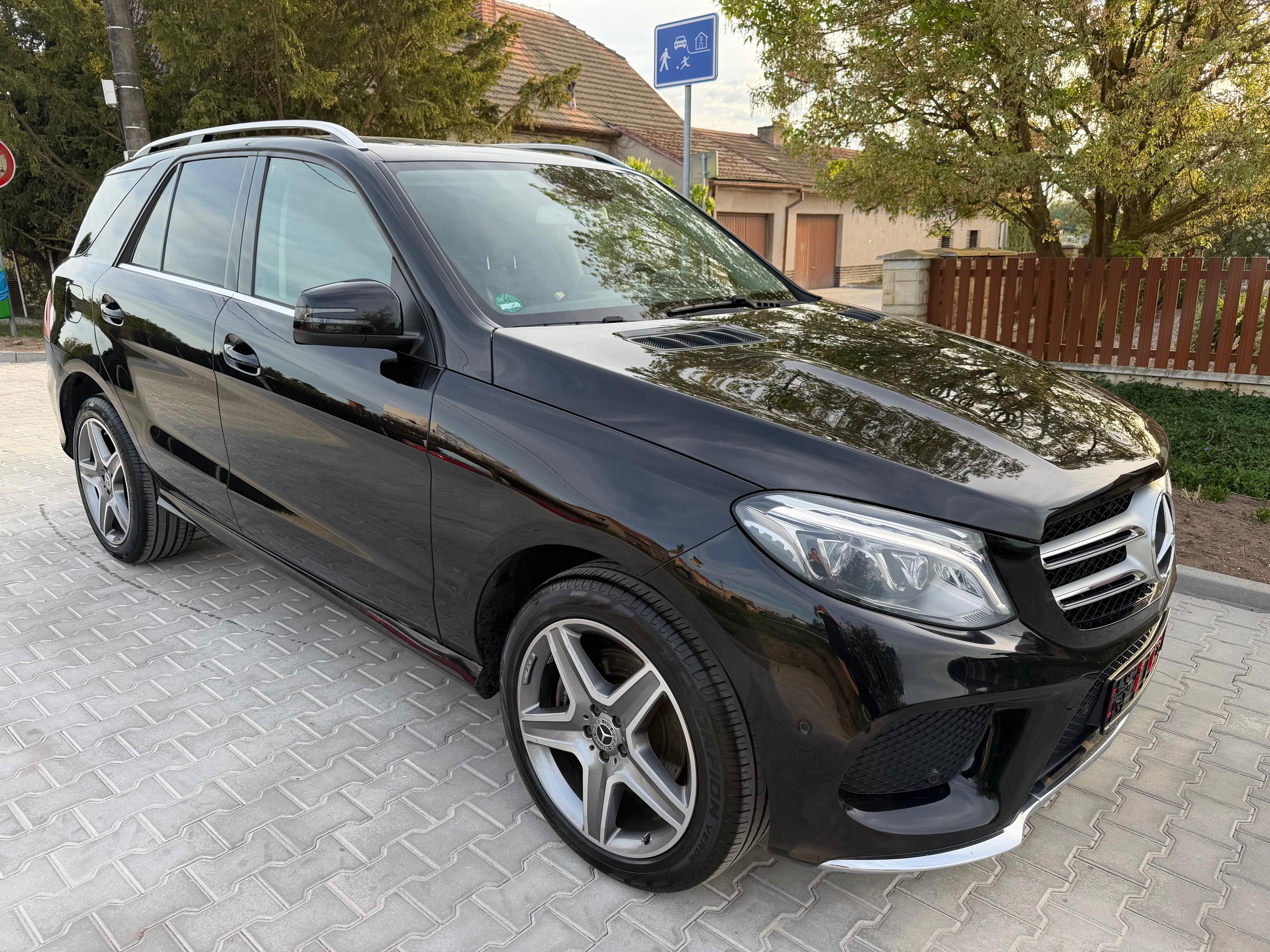 Mercedes-Benz GLE, 2x AMG, full servis, TOP stav! - fotka 4