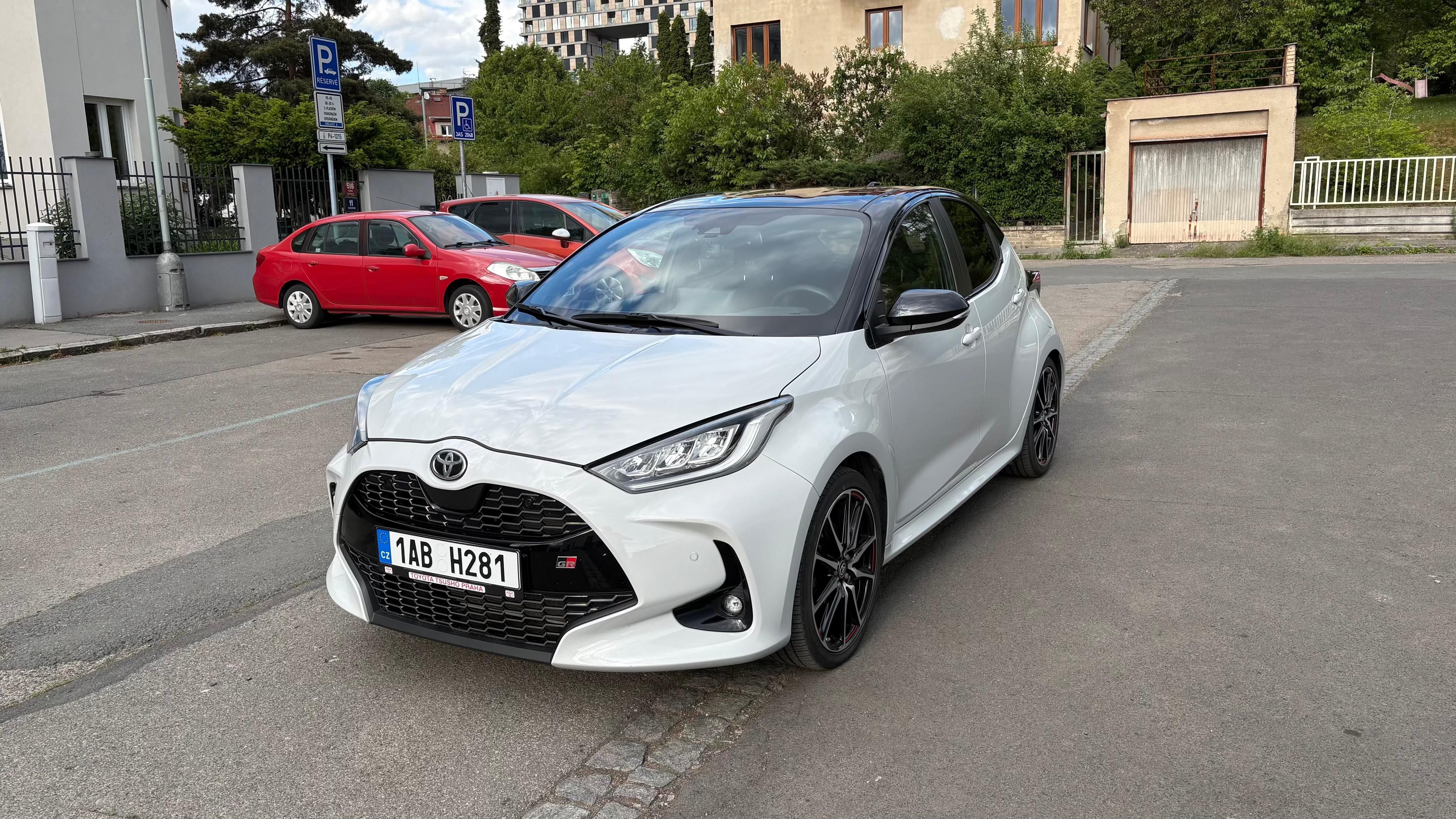 Toyota Yaris, GR SPORT 1,5i - ZÁRUKA 12/2028 - fotka 3