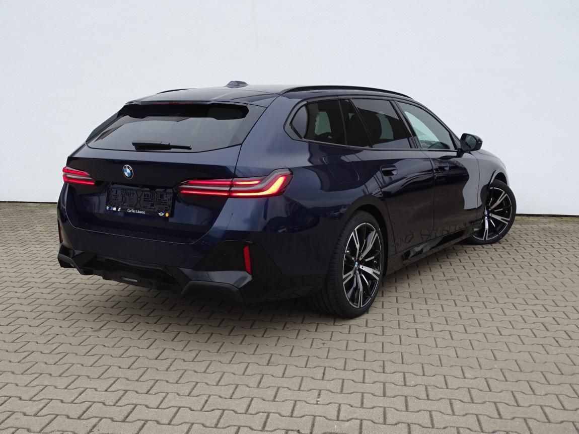 BMW Řada 5, 540d xDrive Touring - fotka 3