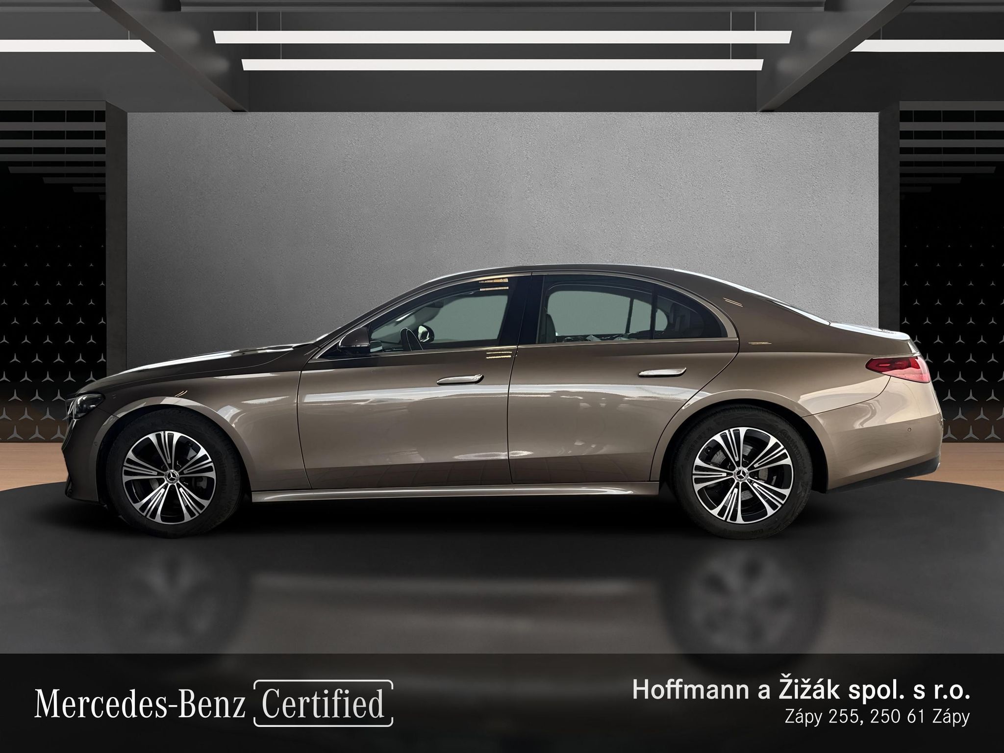 Mercedes-Benz Třídy E, E 220d 4MATIC - fotka 2