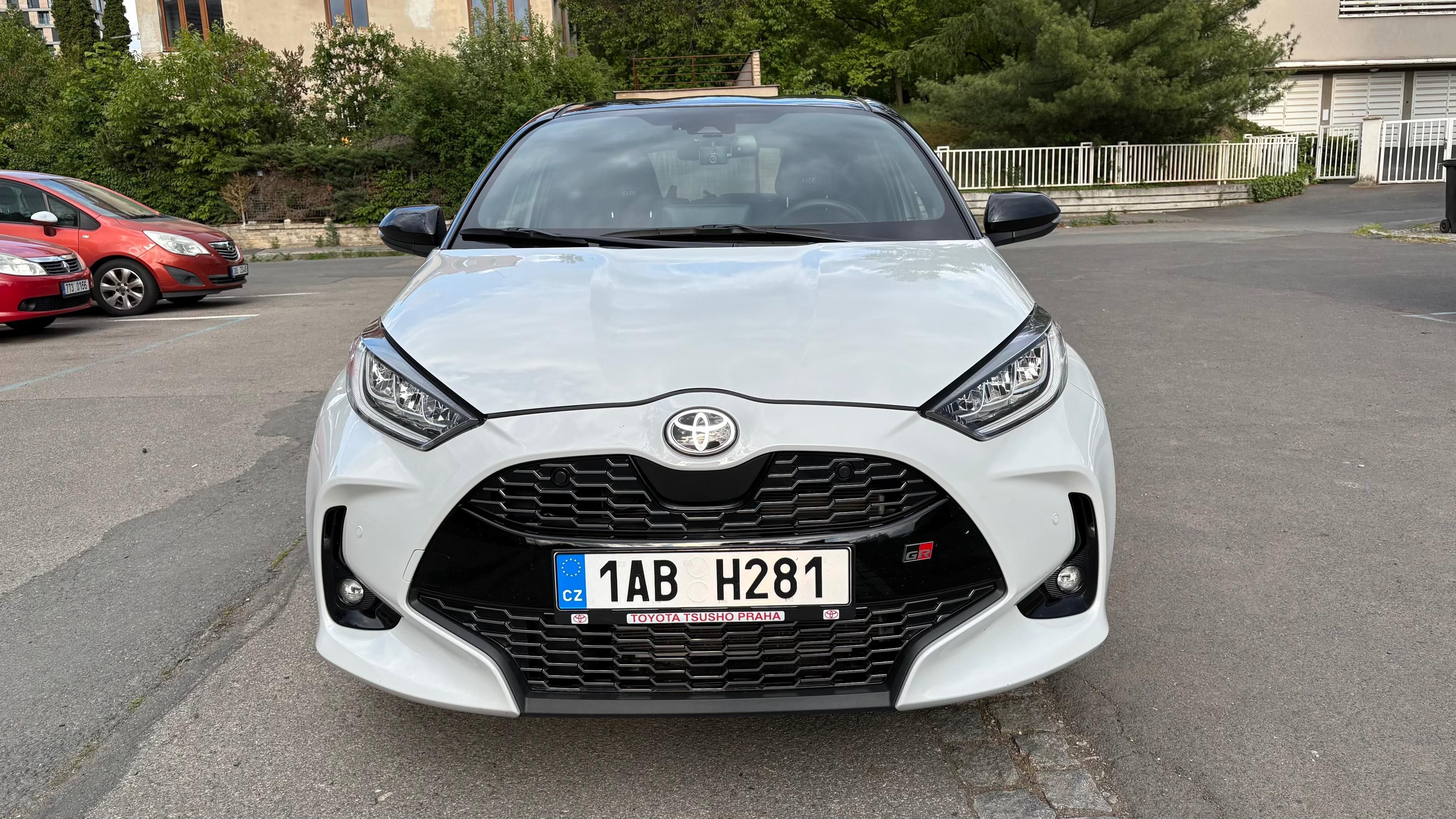 Toyota Yaris, GR SPORT 1,5i - ZÁRUKA 12/2028 - fotka 2