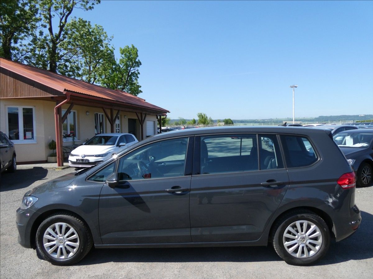 Volkswagen Touran, 1,6 TDi DSG 7.míst,1maj.,závěs - fotka 5