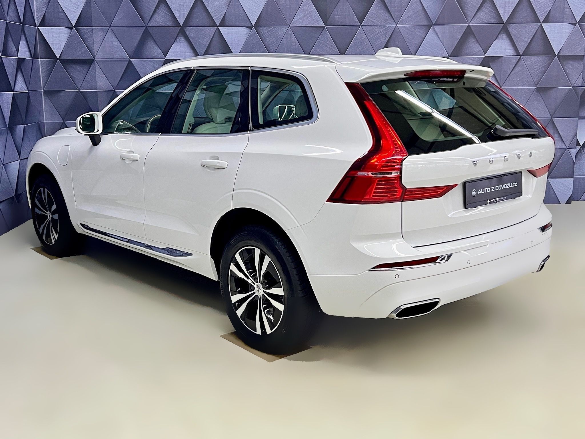 Volvo XC60, T6 AWD RECHARGE, ACC, PANORAMA - fotka 5