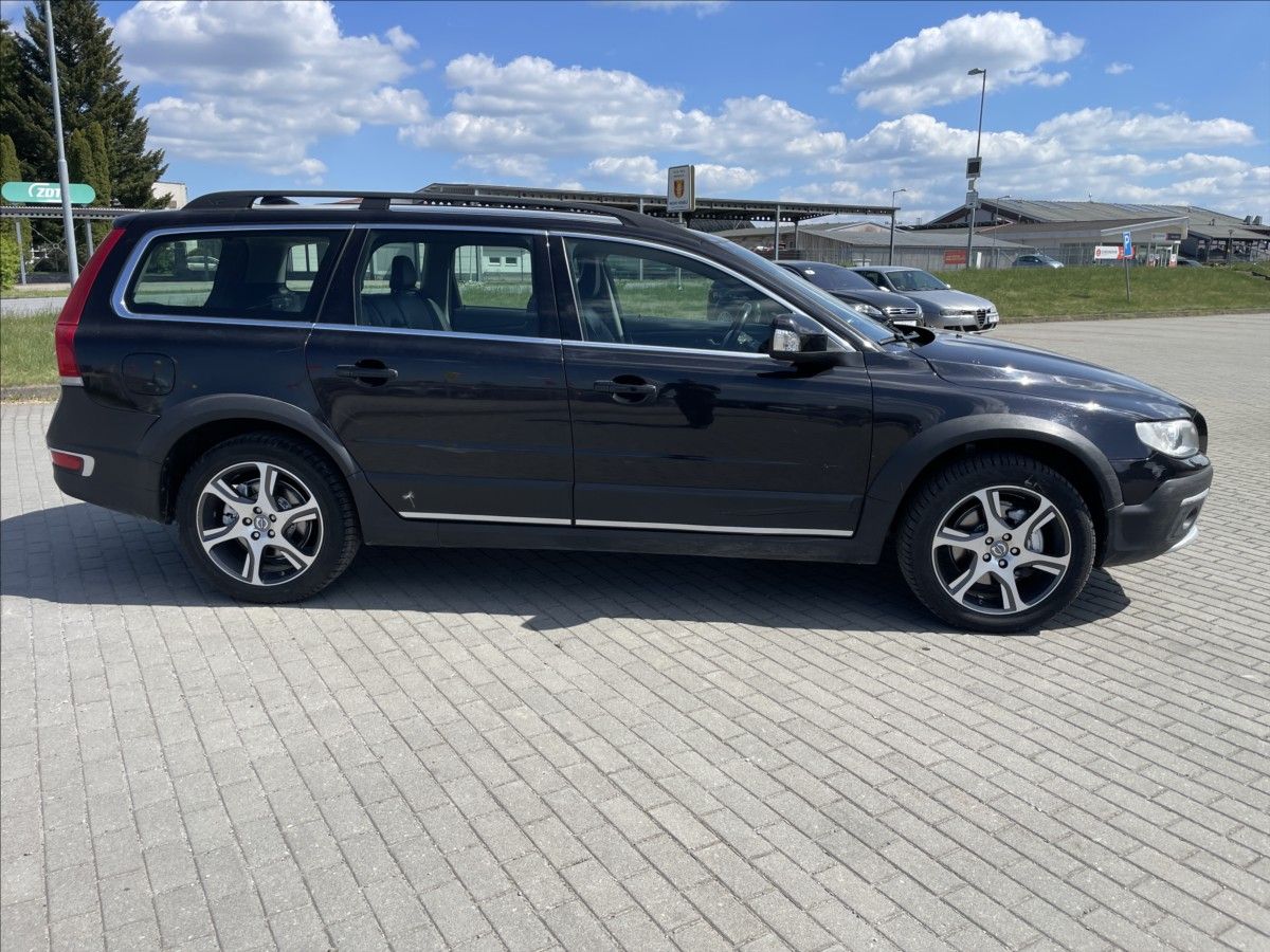 Volvo XC70, 2,4 D5 Geartronic Summum AWD - fotka 5