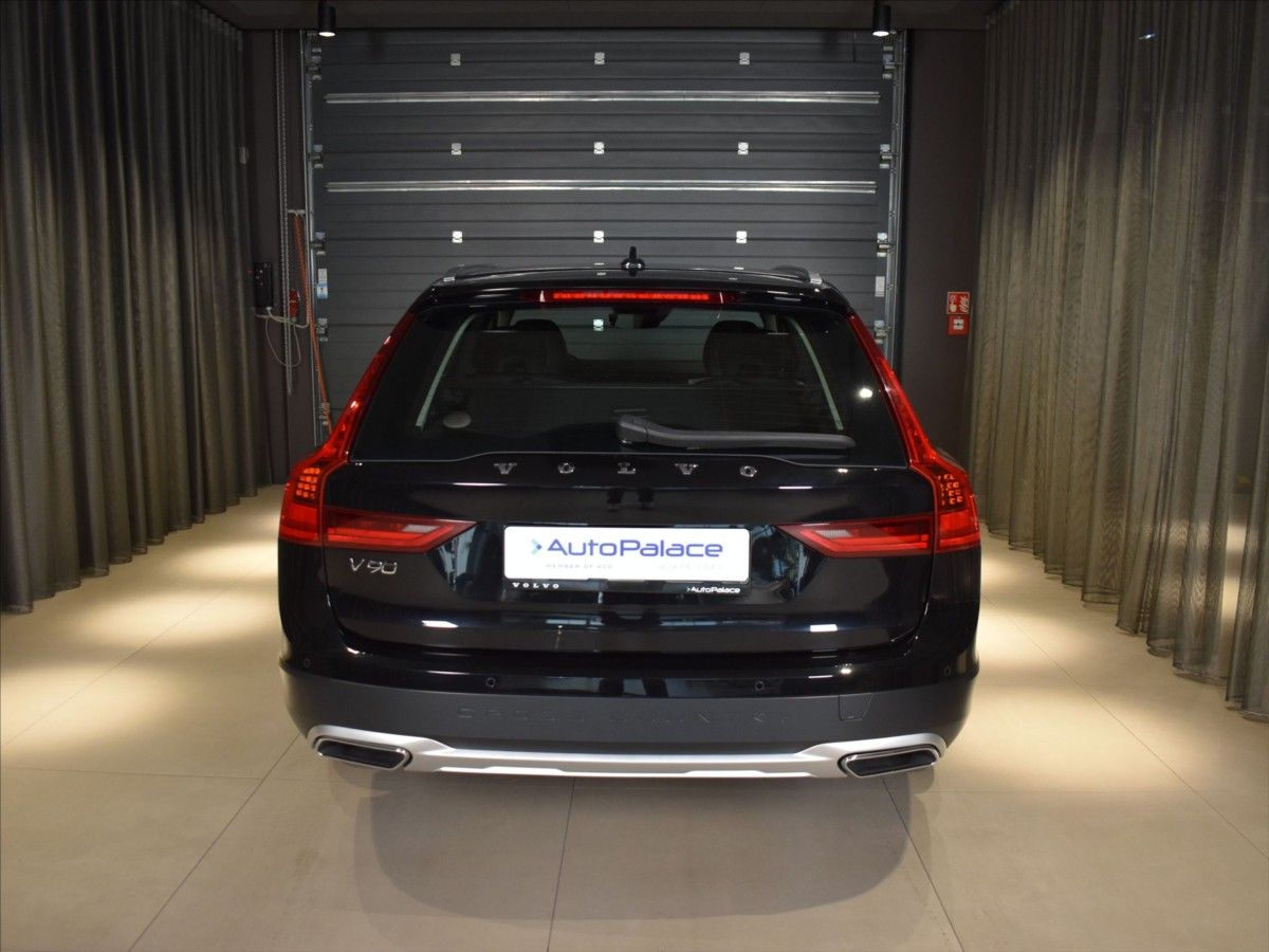 Volvo V90, 2,0 CC D5 PRO Bezklíč,Tažný - fotka 5