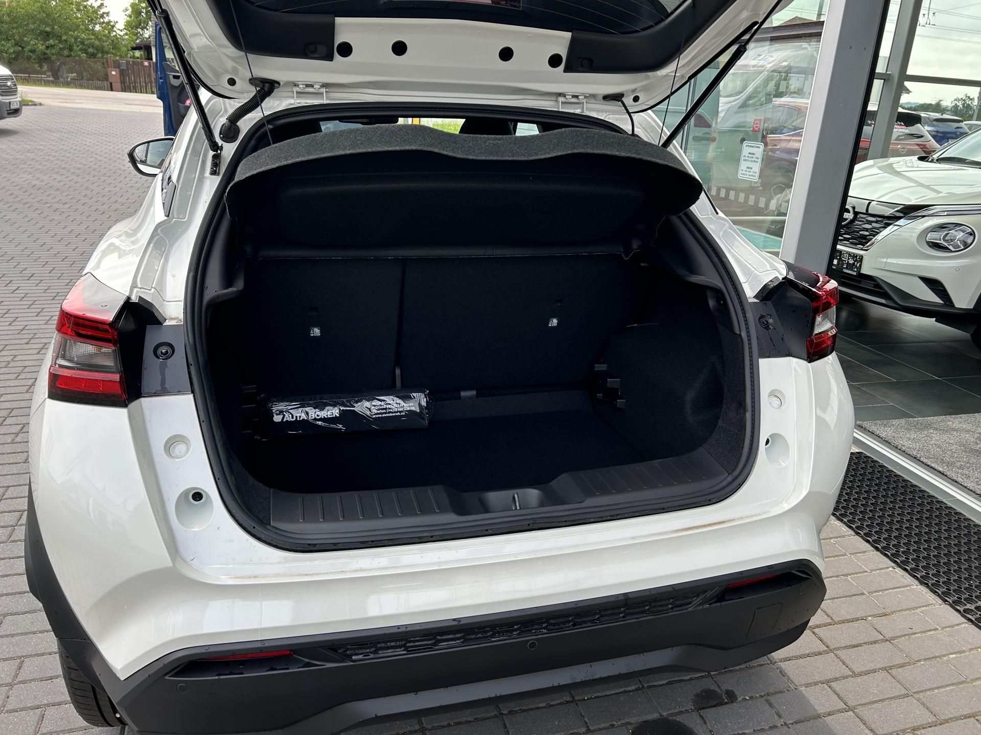 Nissan Juke, 1.0 DIG-T 114 Autom N-CONNECTA - fotka 6