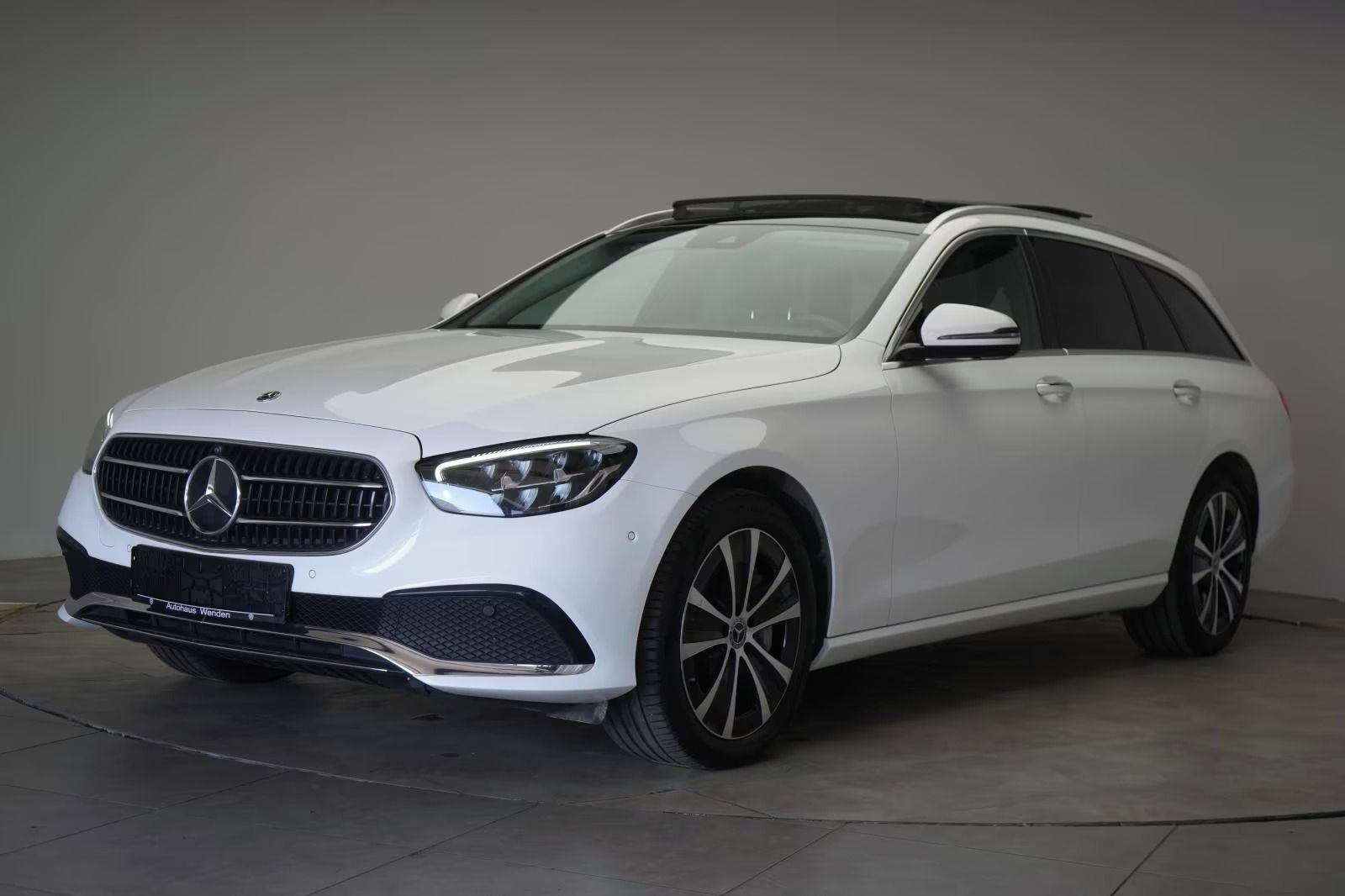 Mercedes-Benz Třídy E, E 300 de 4Matic T 9G-Tronic Av - fotka 6