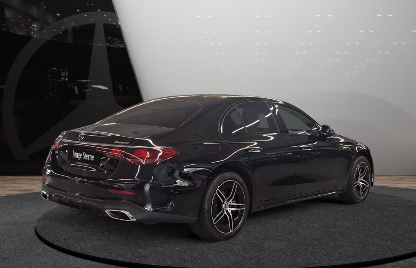 Mercedes-Benz Třídy E, E300de 4M AMG*Pano*Superscreen - fotka 5