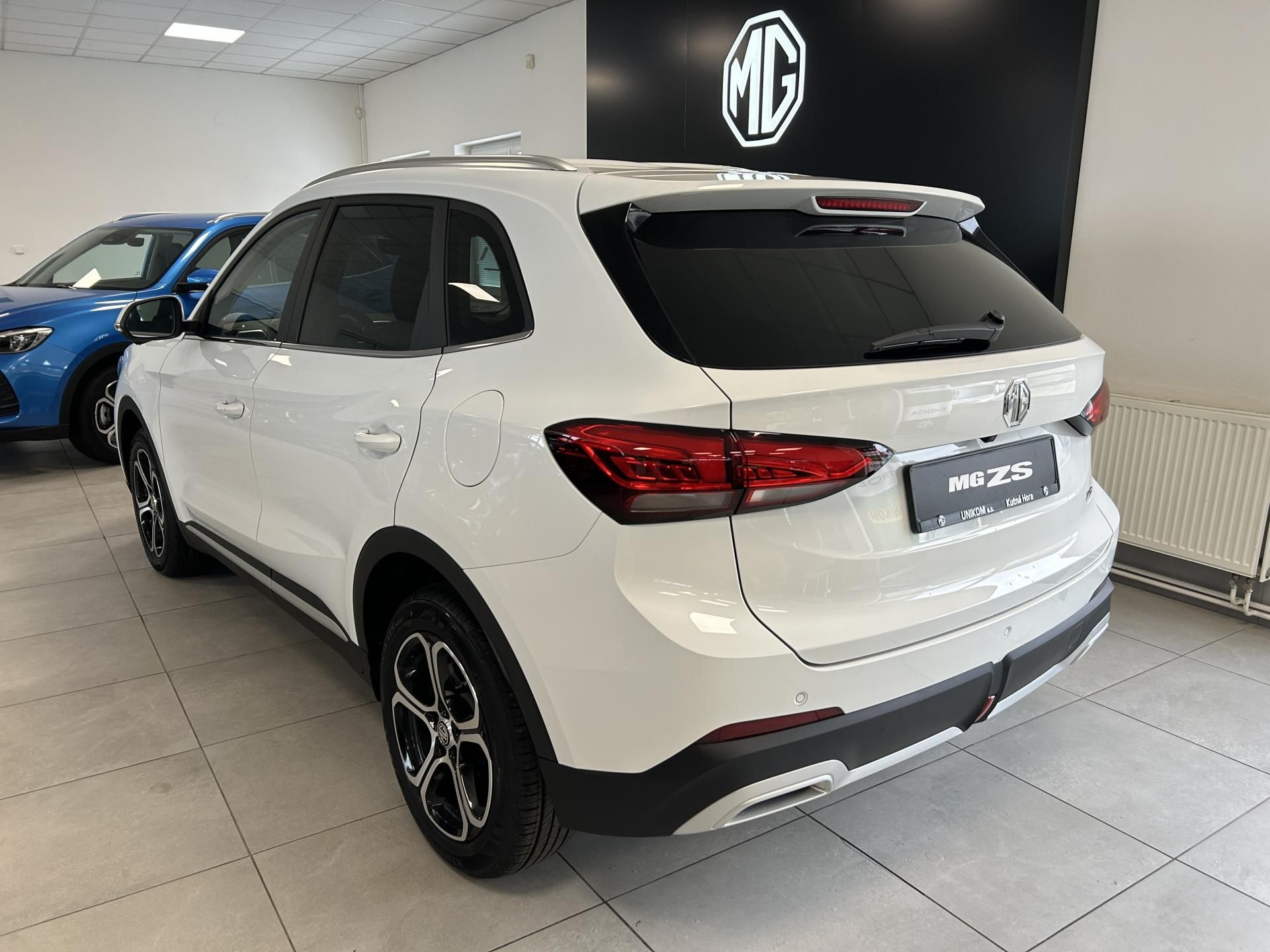 MG ZS, 1,5 HEV 145kW Emotion - fotka 3