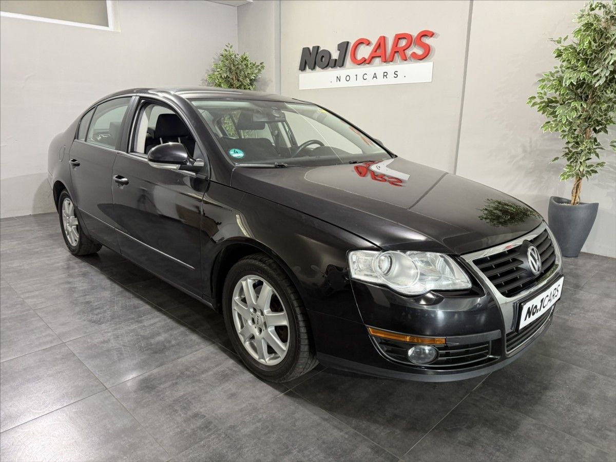 Volkswagen Passat, 1,6   i KLIMA VÝHŘEV PO STK - fotka 2