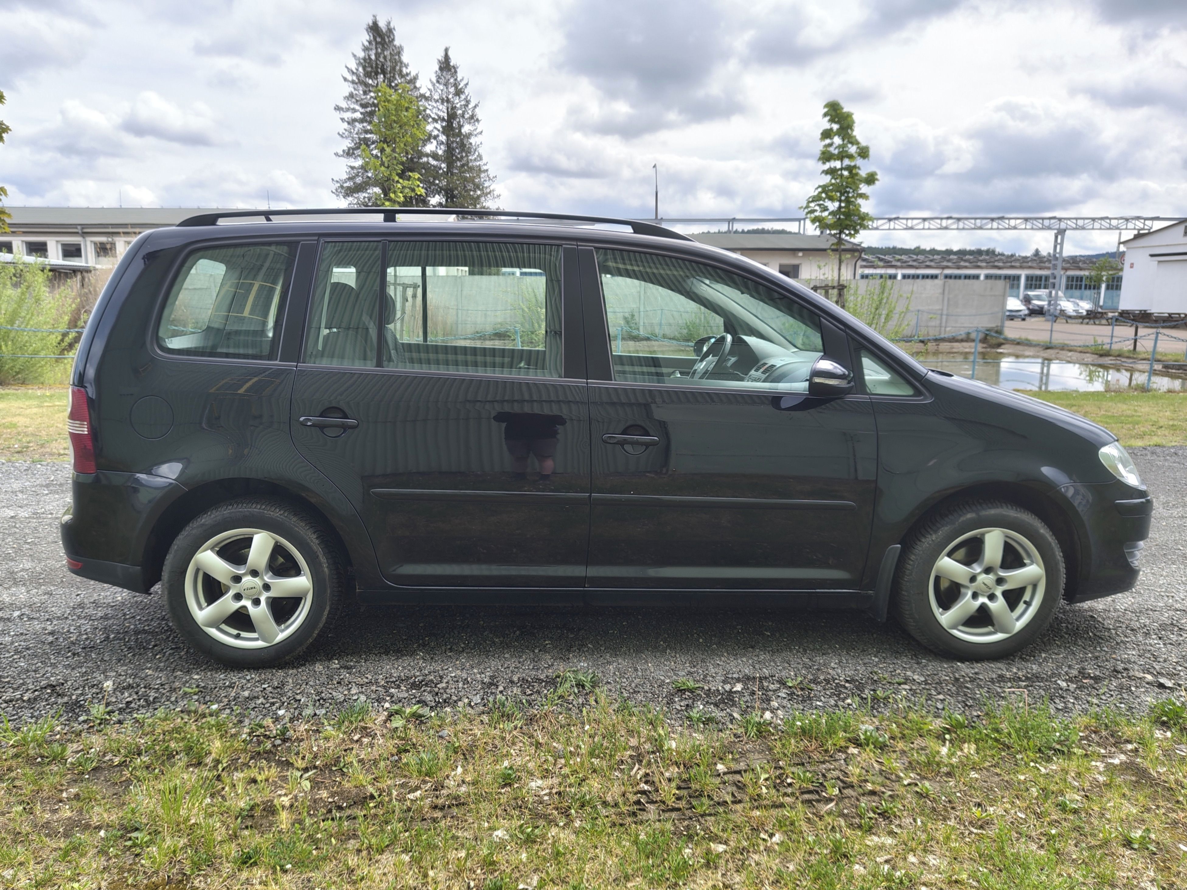 Volkswagen Touran, 2,0TDi 103kw,nekuřák - fotka 4