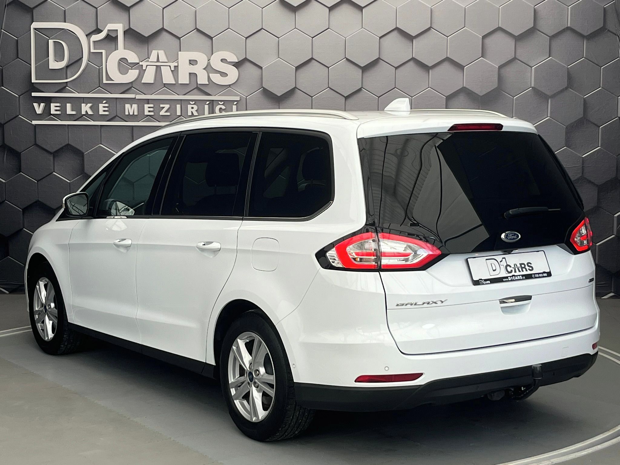 Ford Galaxy, 2.5 FHEV TITANIUM 7 míst LED - fotka 2