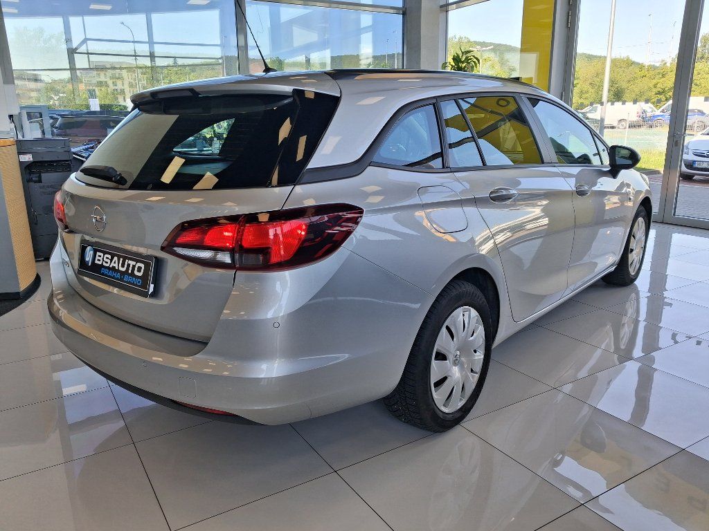 Opel Astra, 1.2T 81kW 2021 - fotka 6