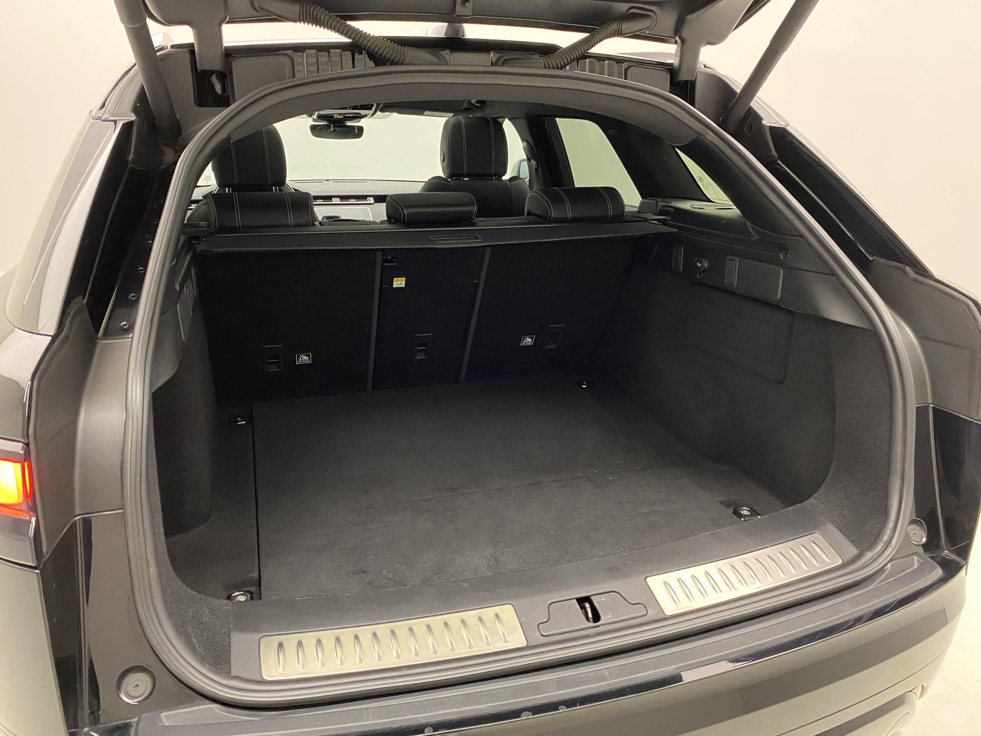 Land Rover Range Rover Velar, D300 SE R-DYNAMIC AWD AUT - fotka 6