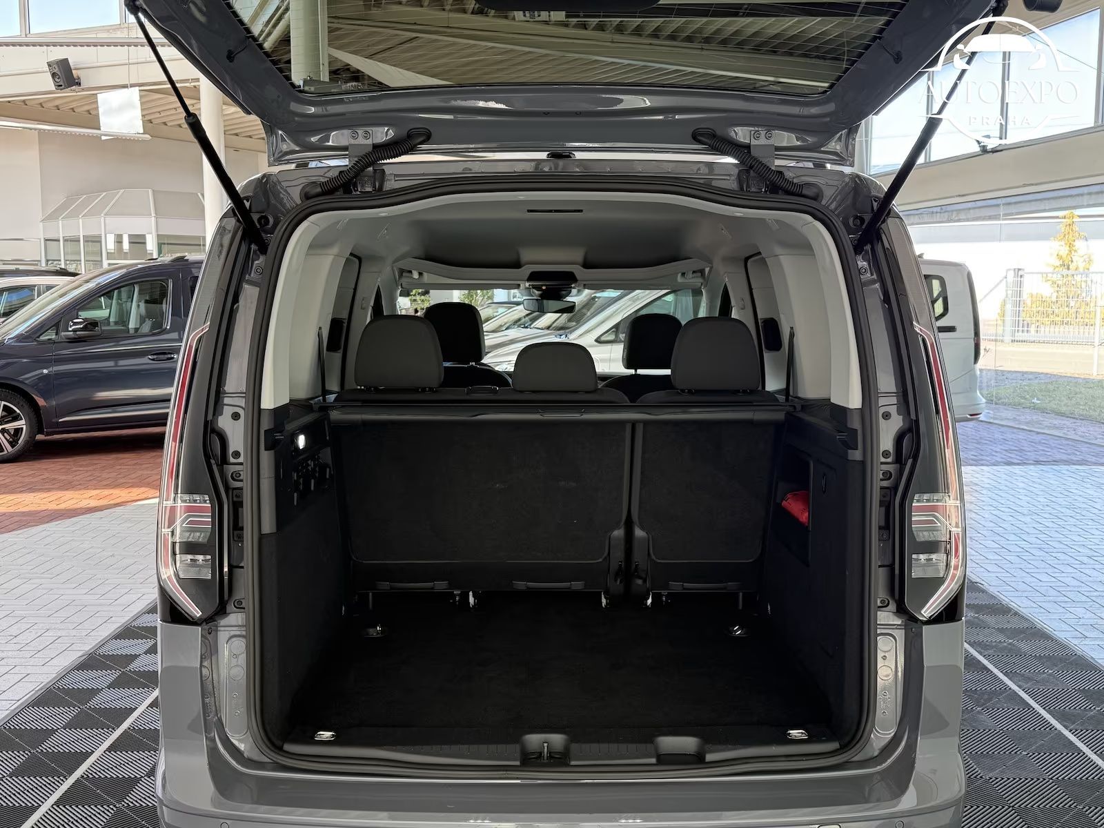 Volkswagen Caddy, 2.0TDI DSG LIFE LED NAVIGACE - fotka 5