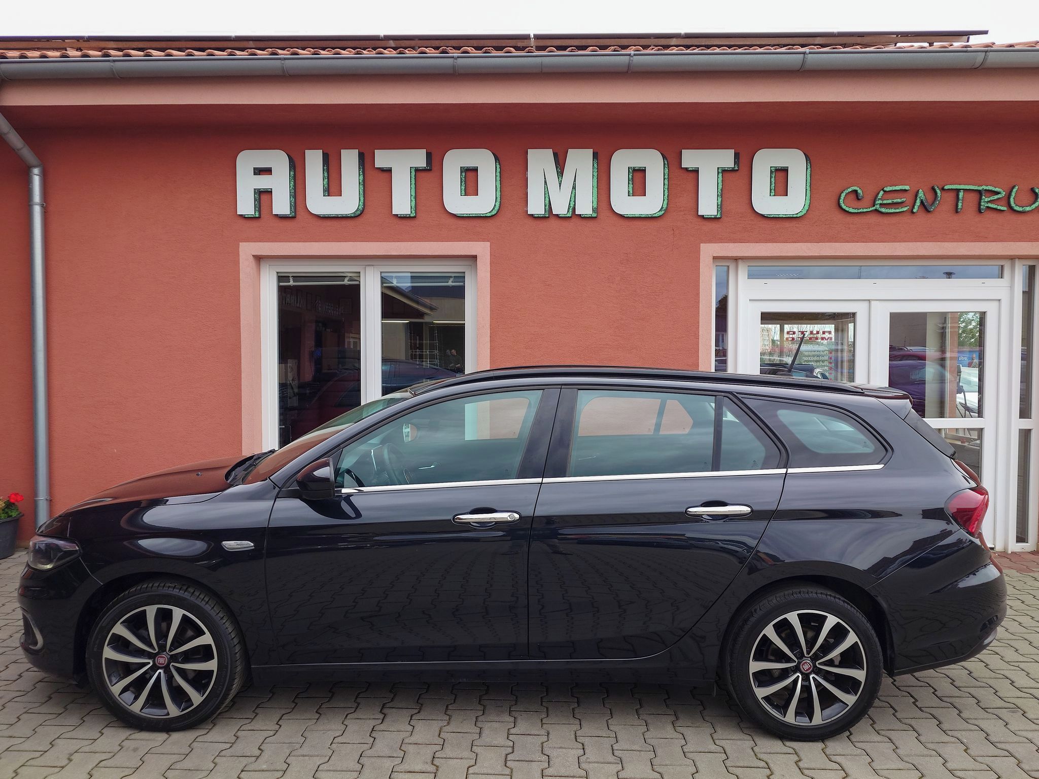 Fiat Tipo, 1.6 JTDM Lounge 88 kW - fotka 2
