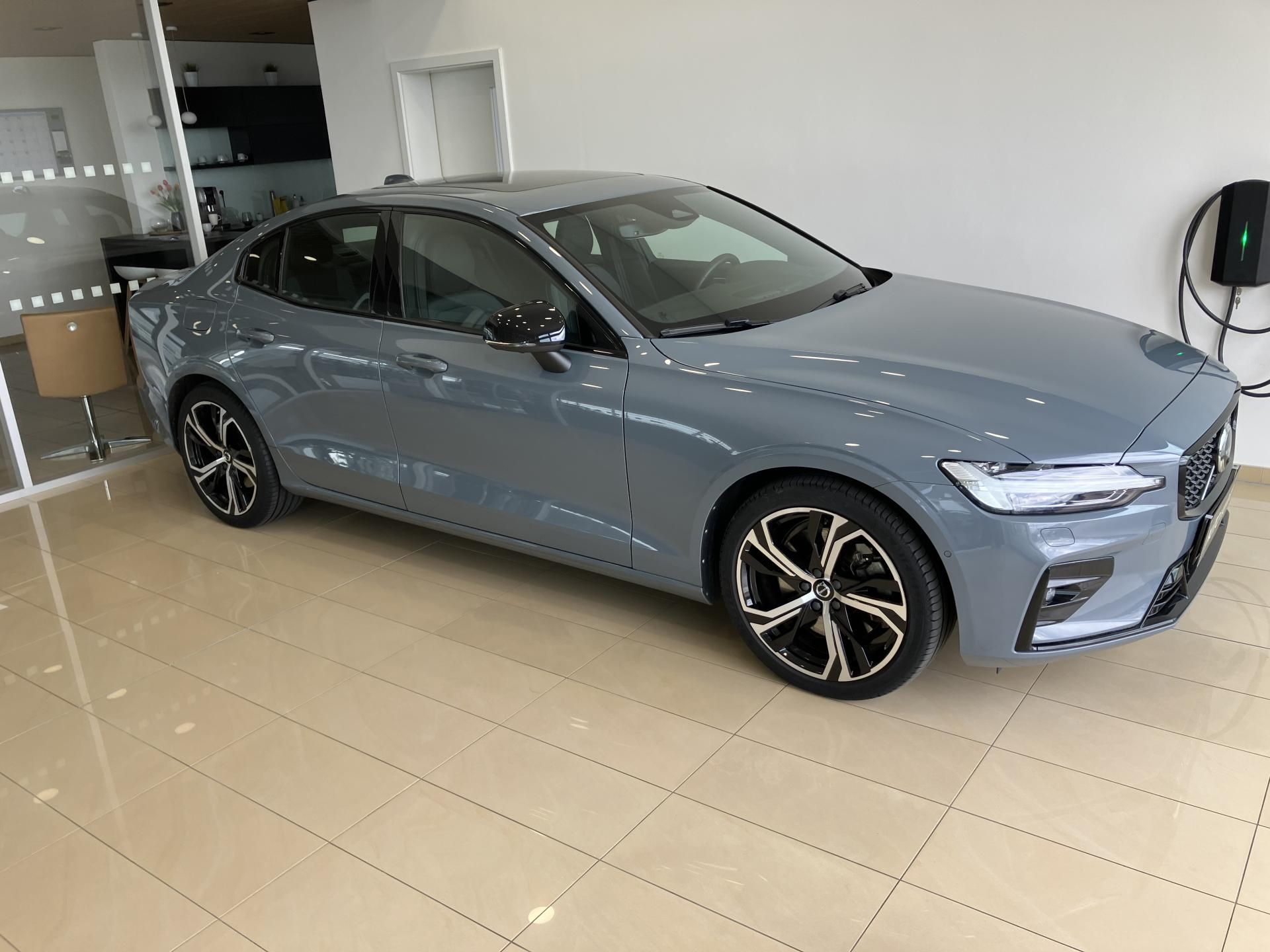Volvo S60, B5 AWD Ultimate Dark AT8, ČR - fotka 2