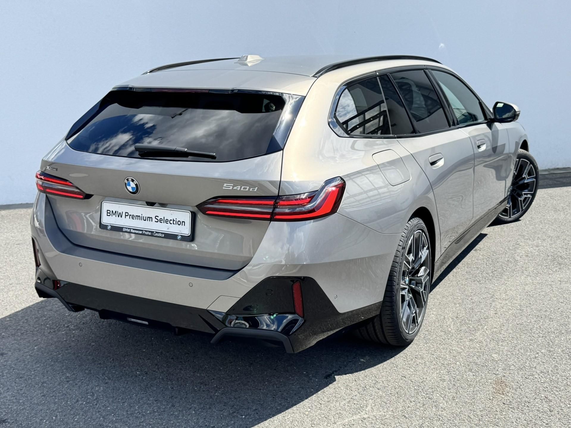BMW Řada 5, 540d  xDrive Touring - fotka 2