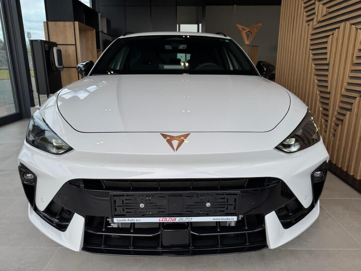 Cupra Leon, SP 2.0 TSI 4WD 150 kW - fotka 2