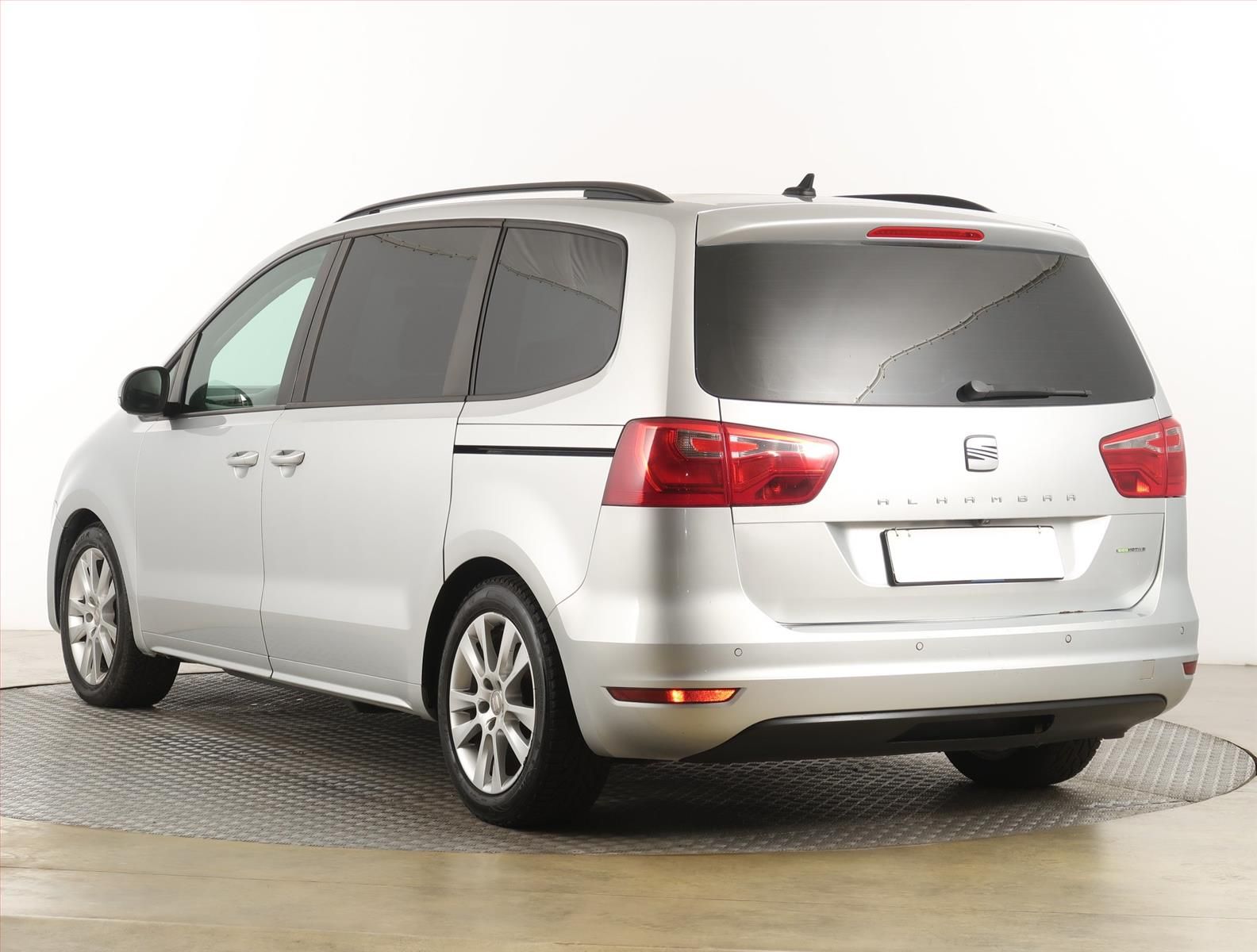 Seat Alhambra, 2.0 TDI, Navi, Kožené sedačky - fotka 4