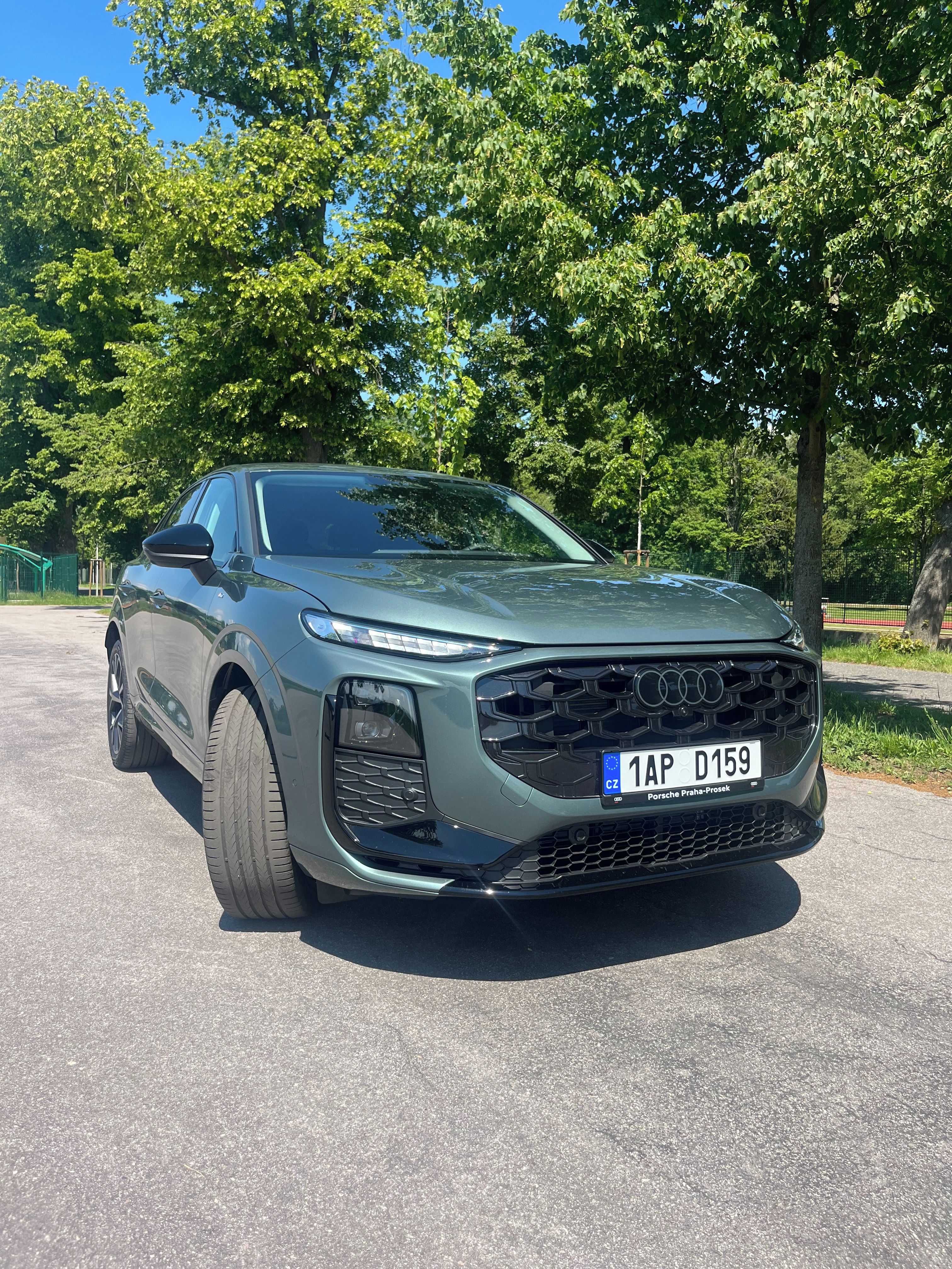 Audi Q3, Sportback TFSI S line - fotka 2