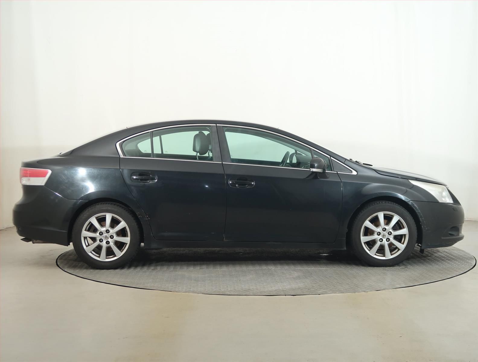Toyota Avensis, 2.0 Valvematic, po STK - fotka 6