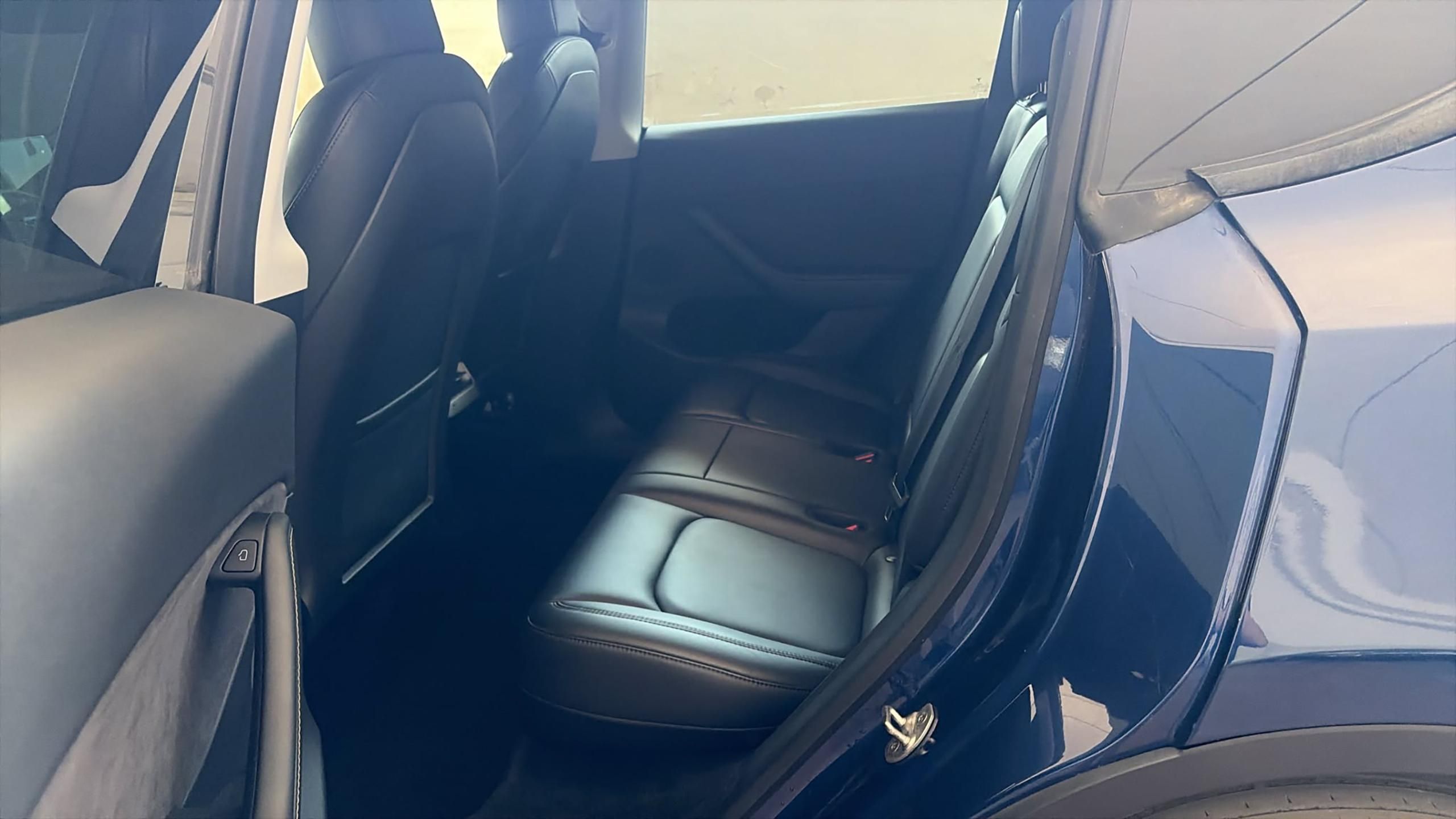 Tesla Model Y, Long Range Dual Motor AWD - fotka 6