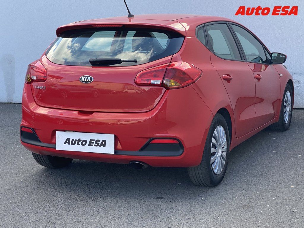 Kia Cee´d, 1.6 i - fotka 4