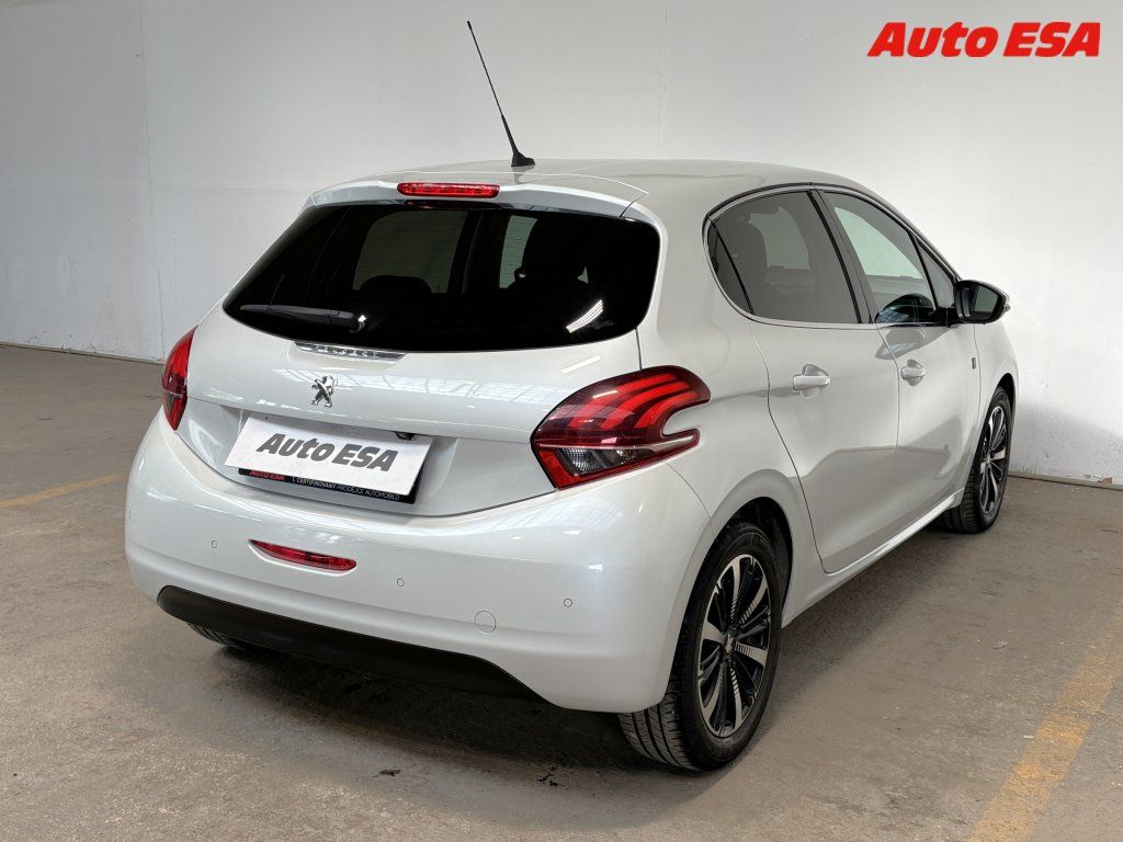 Peugeot 208, 1.2 - fotka 4