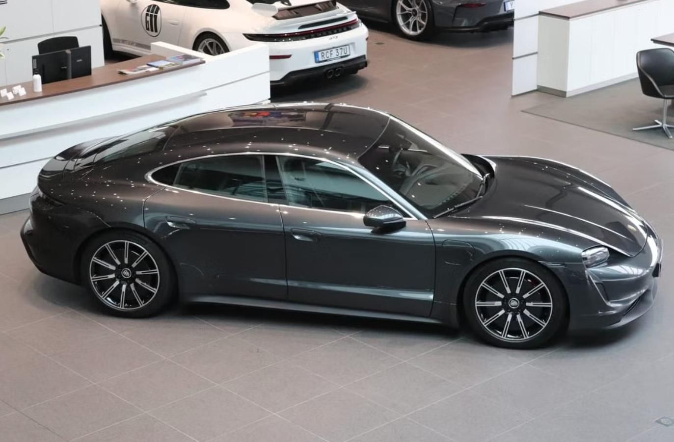 Porsche Taycan, 4S DD AWD Matrix vzd. odpruž. - fotka 6