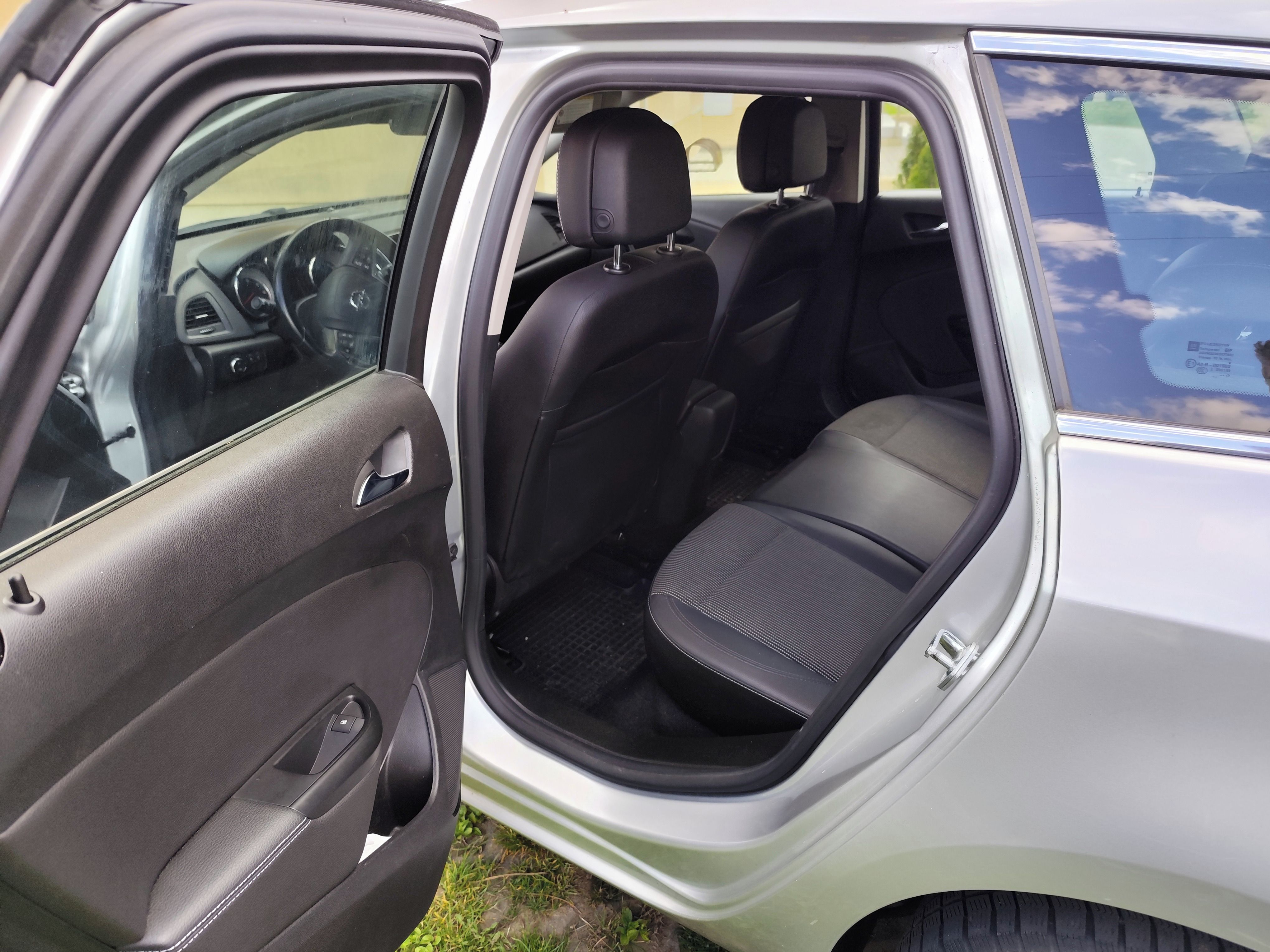 Opel Astra, 1.6 CDTI; 81kW; COSMO - fotka 6