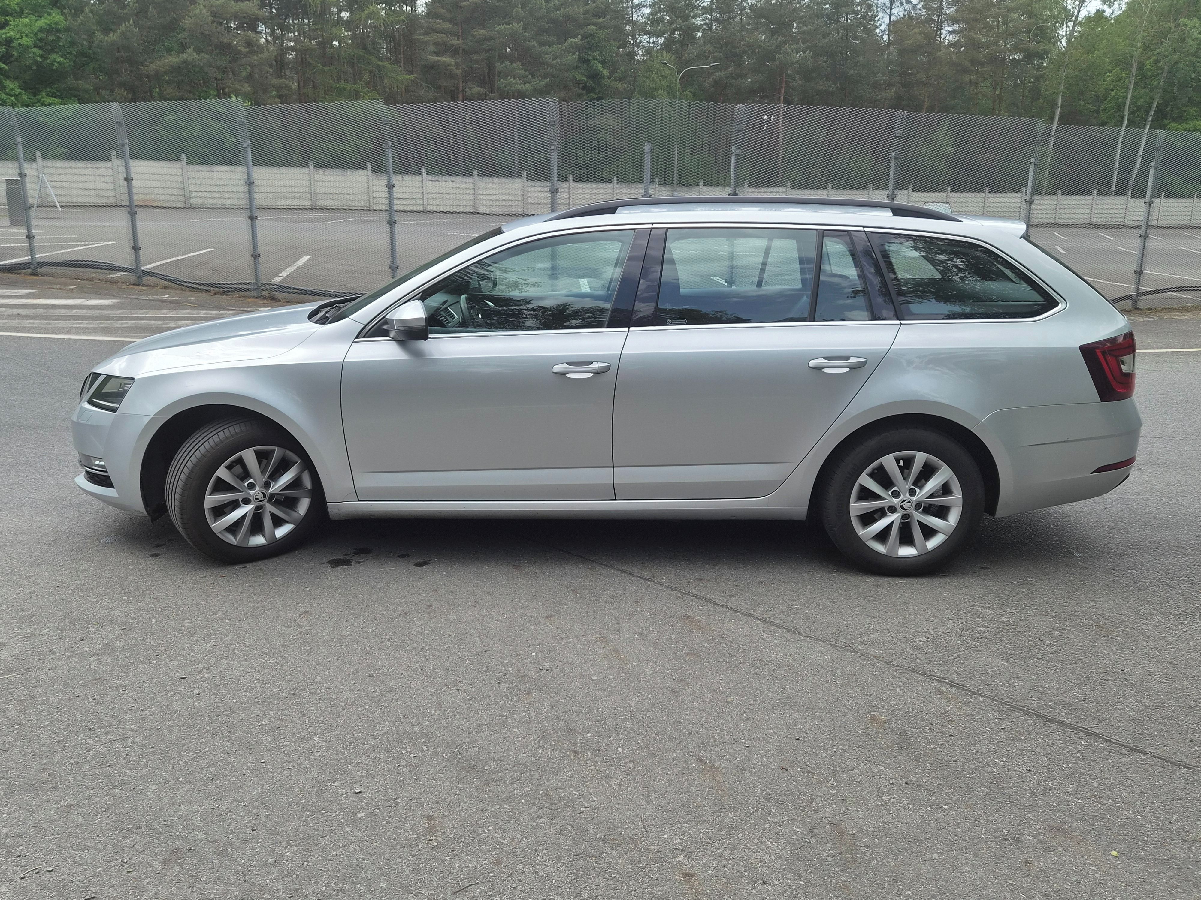 Škoda Octavia, 1.6 TDI automat - fotka 3