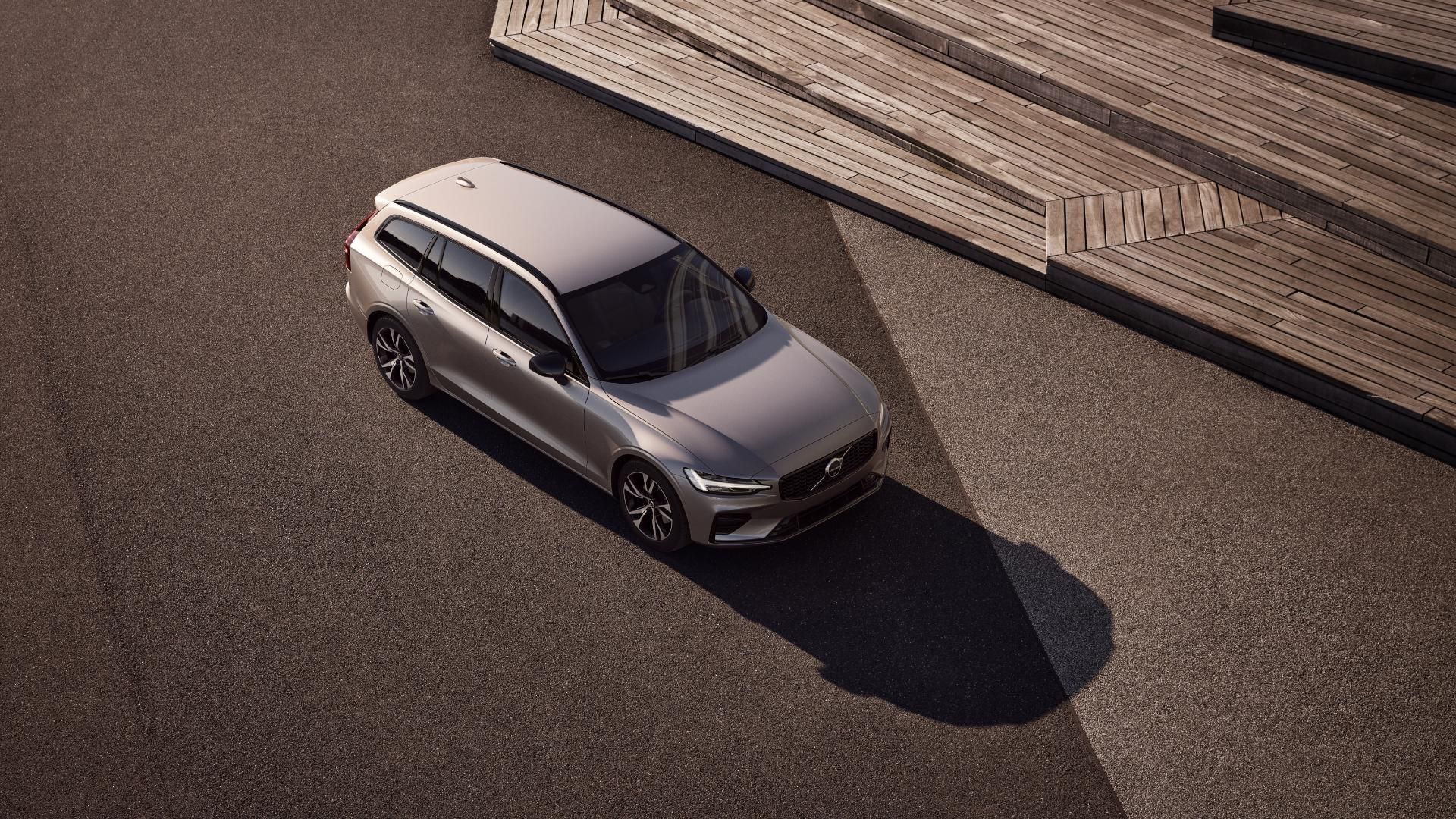 Volvo V60, B4 AUT DARK PLUS - fotka 2